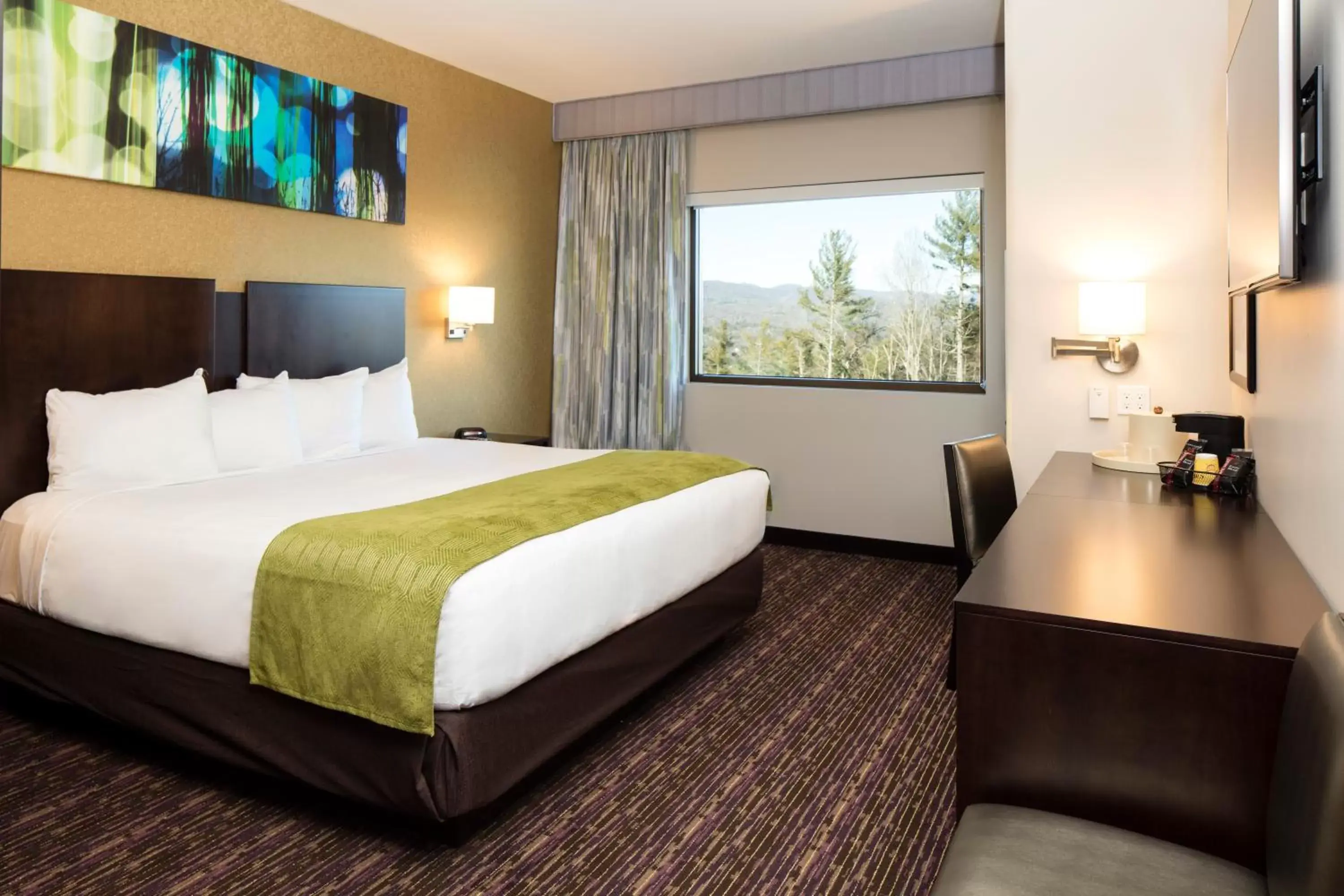 Bedroom, Bed in Harrah's Cherokee Valley River Casino & Hotel