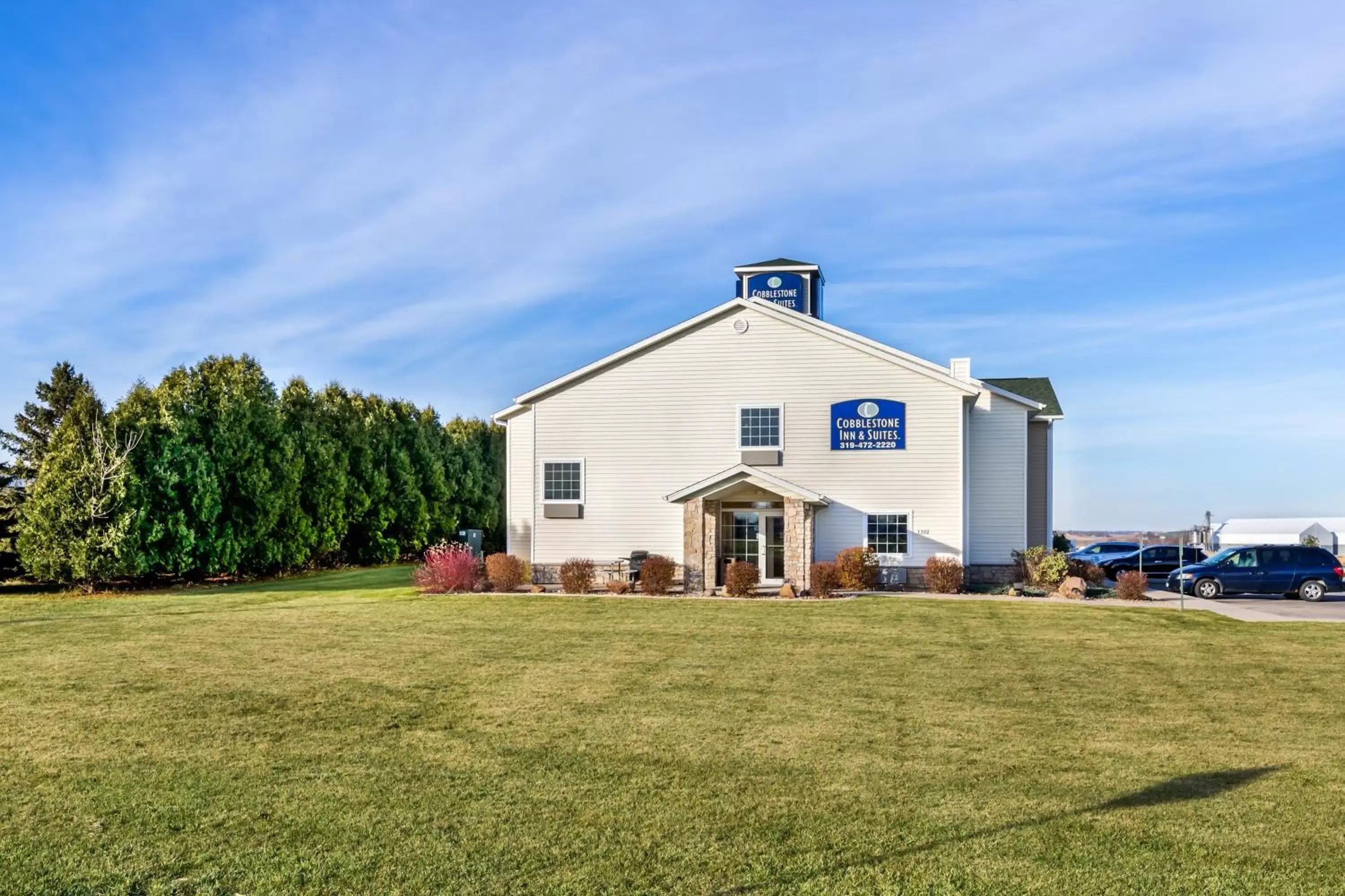 Property building in Cobblestone Inn & Suites - Vinton, IA Property building in Cobblestone Inn & Suites - Vinton, IA