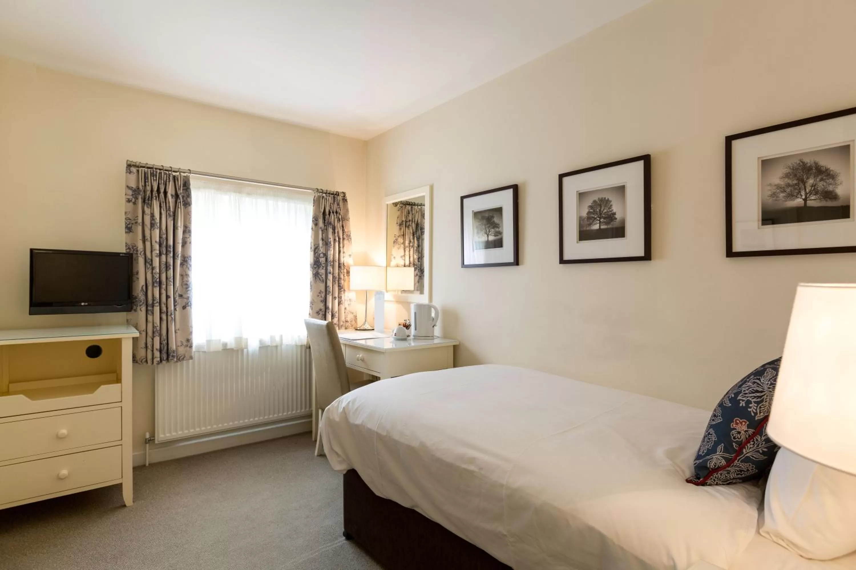 Bedroom, Bed in Abbey Fields By Chef & Brewer Collection