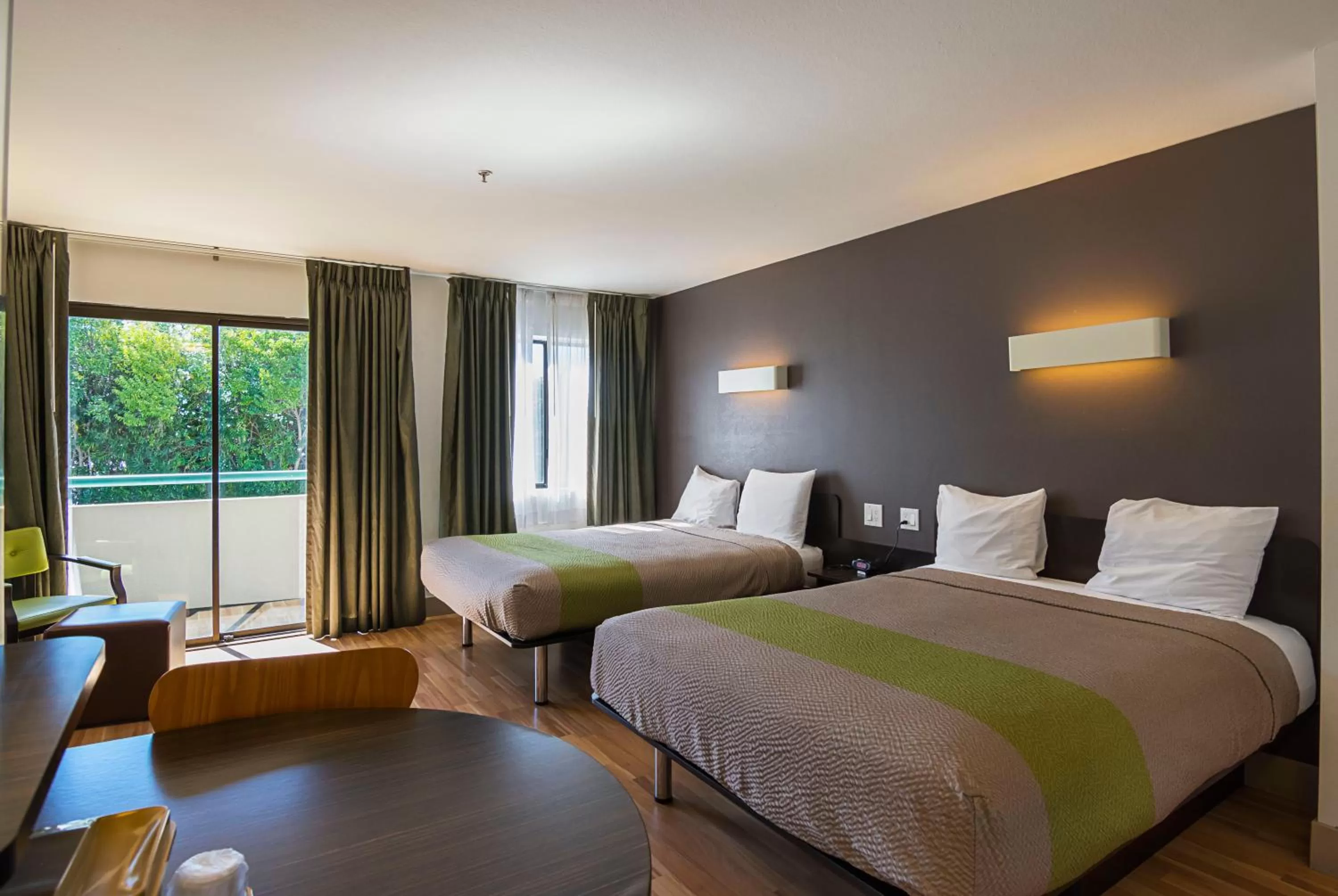 Day, Bed in Studio 6-Concord, CA