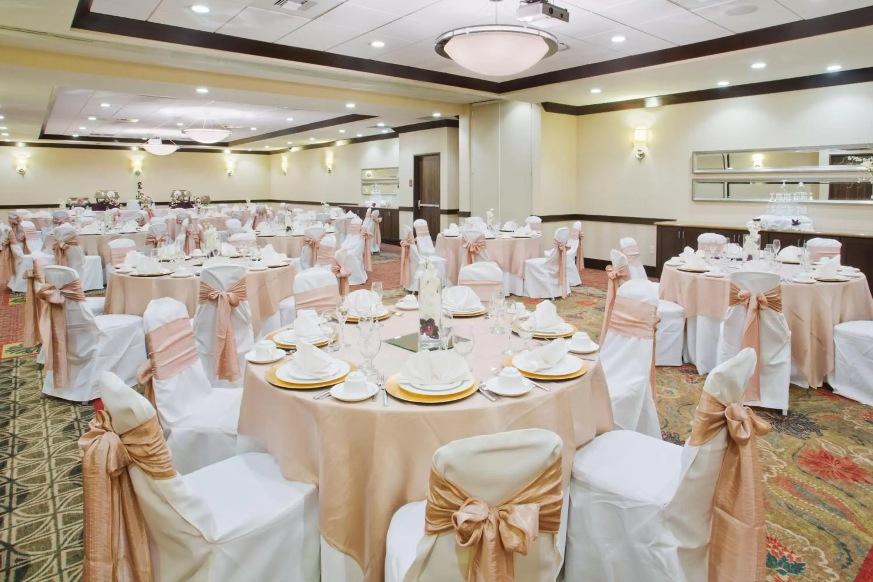 Banquet/Function facilities, Banquet Facilities in Crowne Plaza Anchorage-Midtown, an IHG Hotel