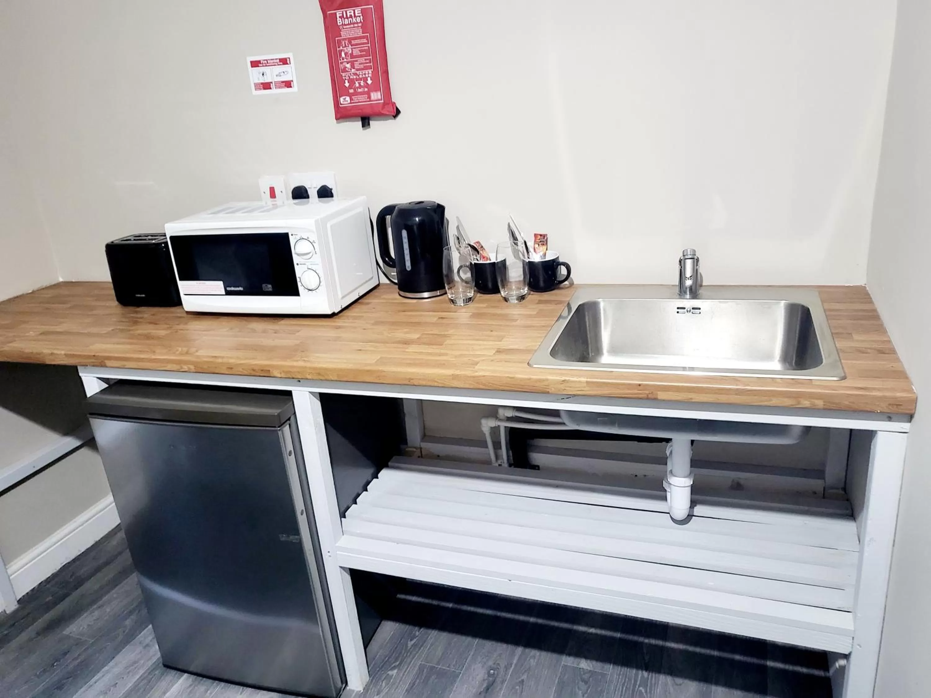 Coffee/tea facilities, Kitchen/Kitchenette in MM Sure Stay Accommodation - NG1