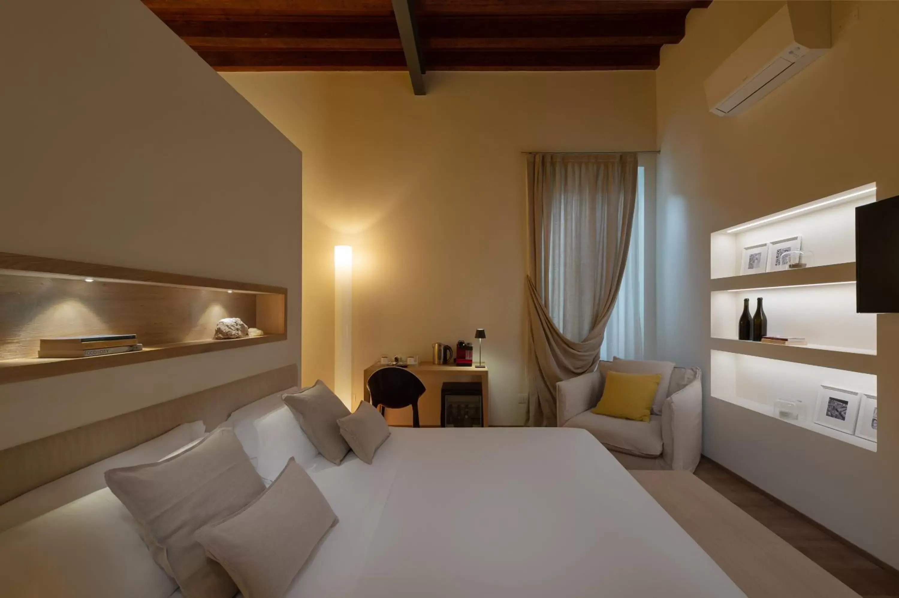 Bedroom, Bed in Massimago Wine Suites