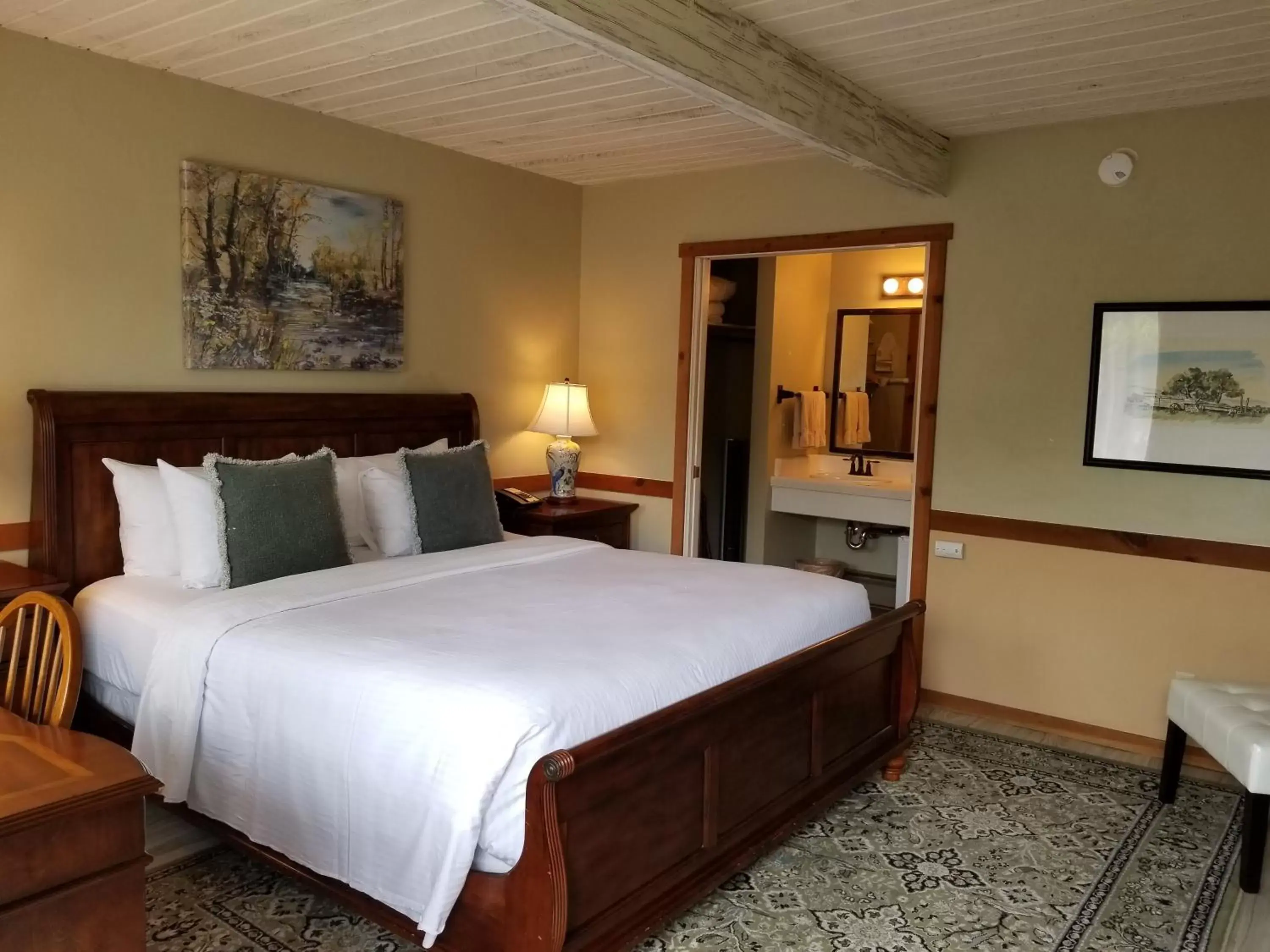 Bedroom, Bed in Carmel Valley Lodge