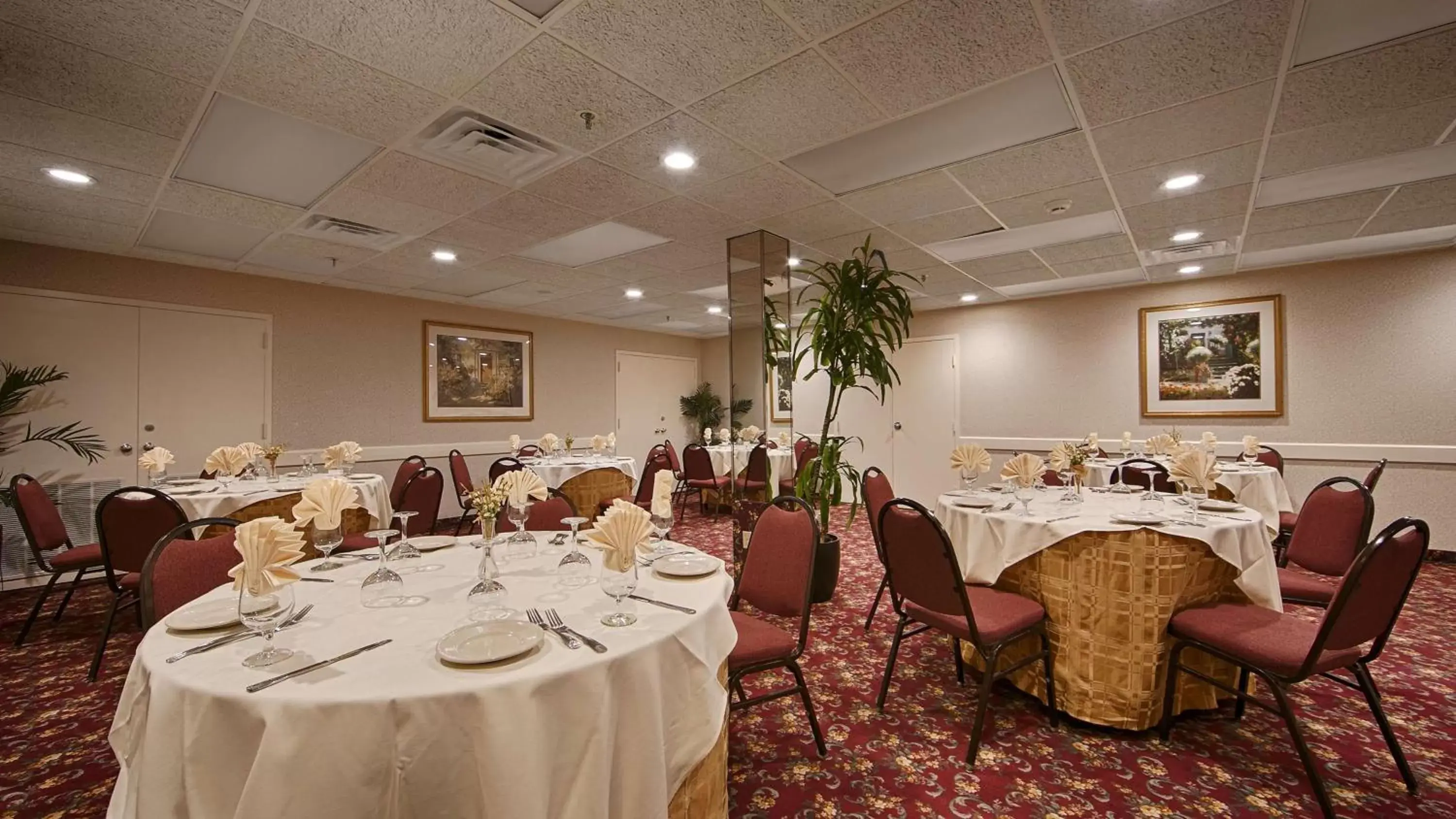 On site, Restaurant/Places to Eat in Best Western PLUS Morristown Inn