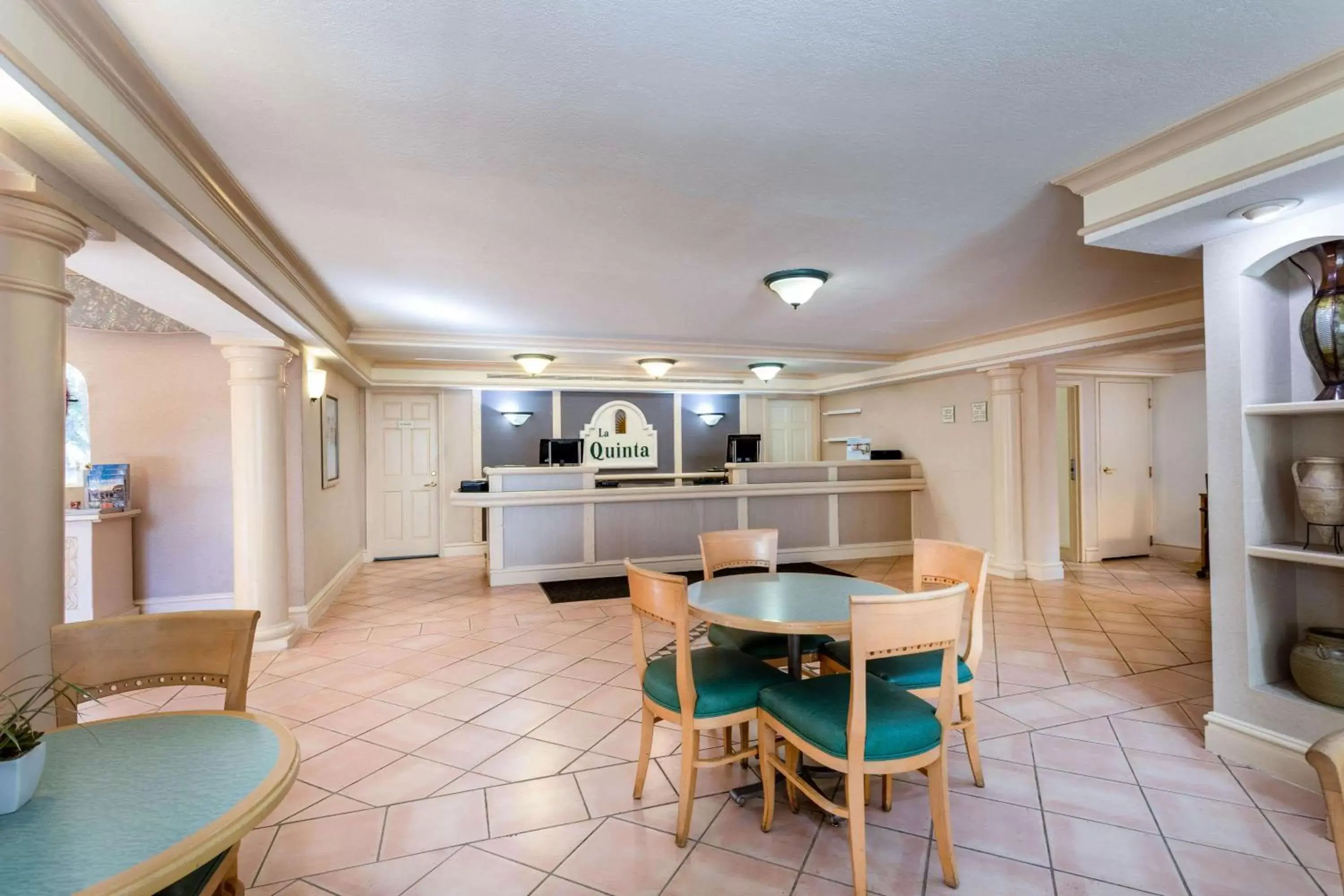 Lobby or reception in La Quinta Inn by Wyndham Tallahassee North