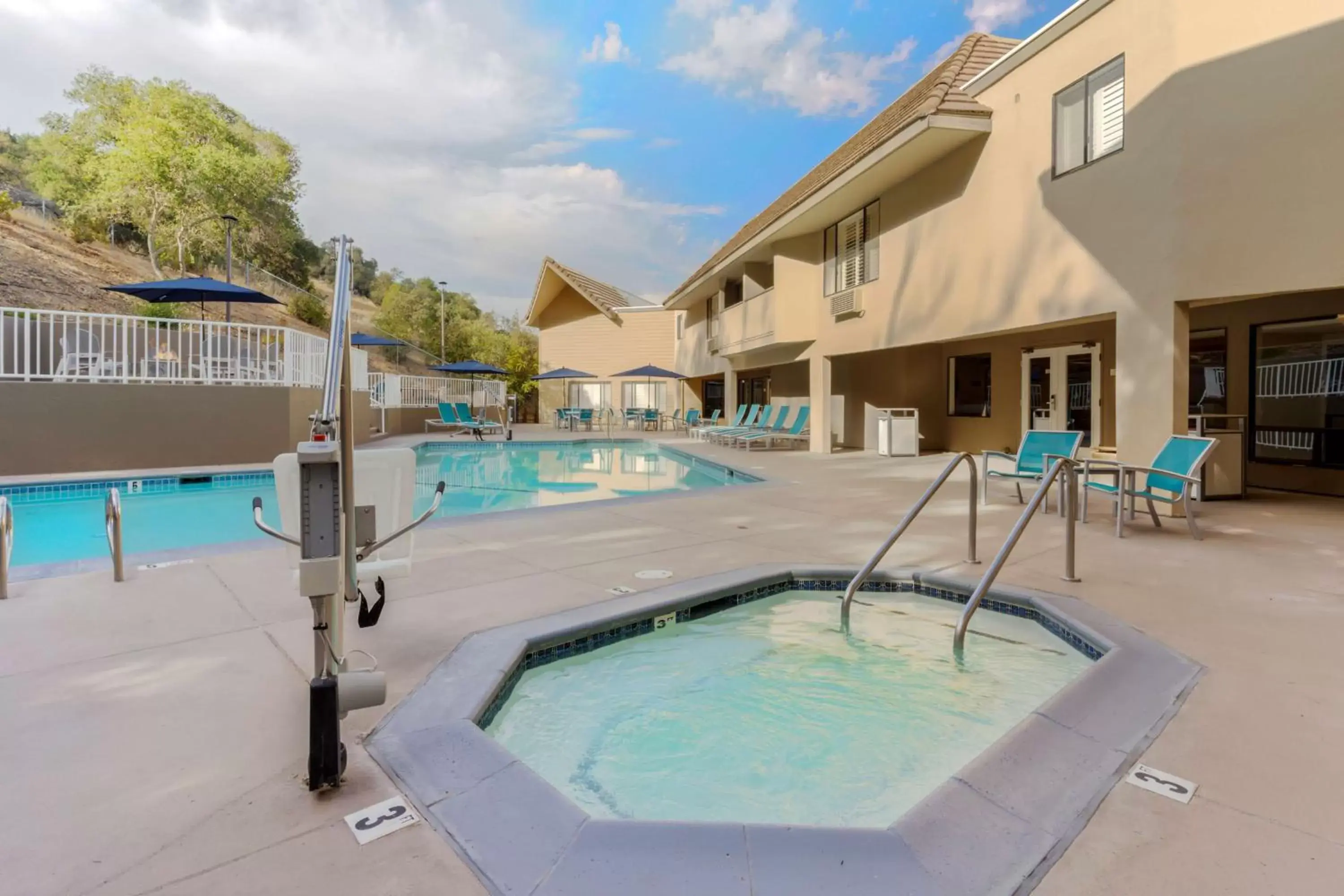 Pool view, Swimming Pool in Best Western Plus Novato Oaks Inn