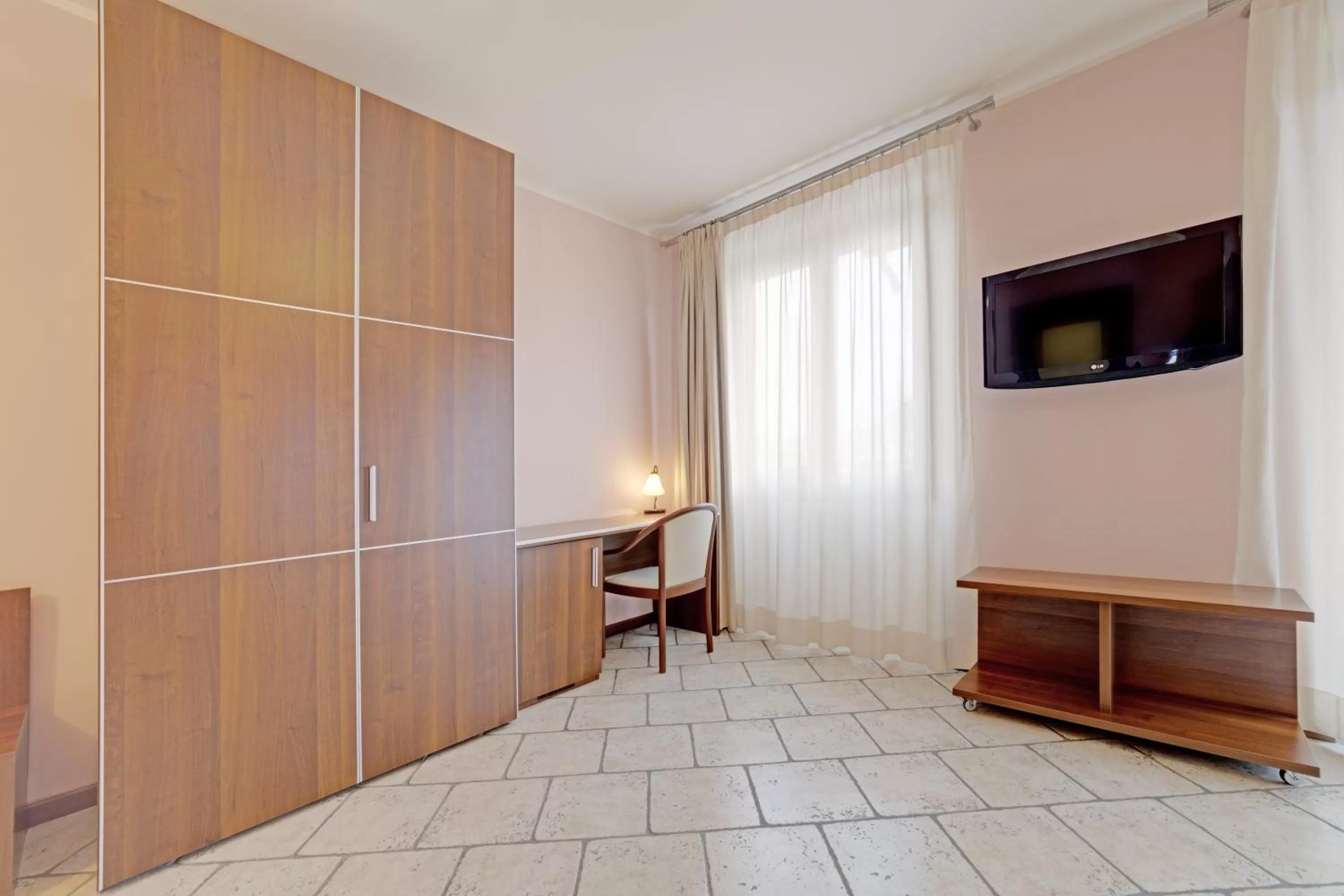 TV and multimedia in Hotel Grotto Bagat