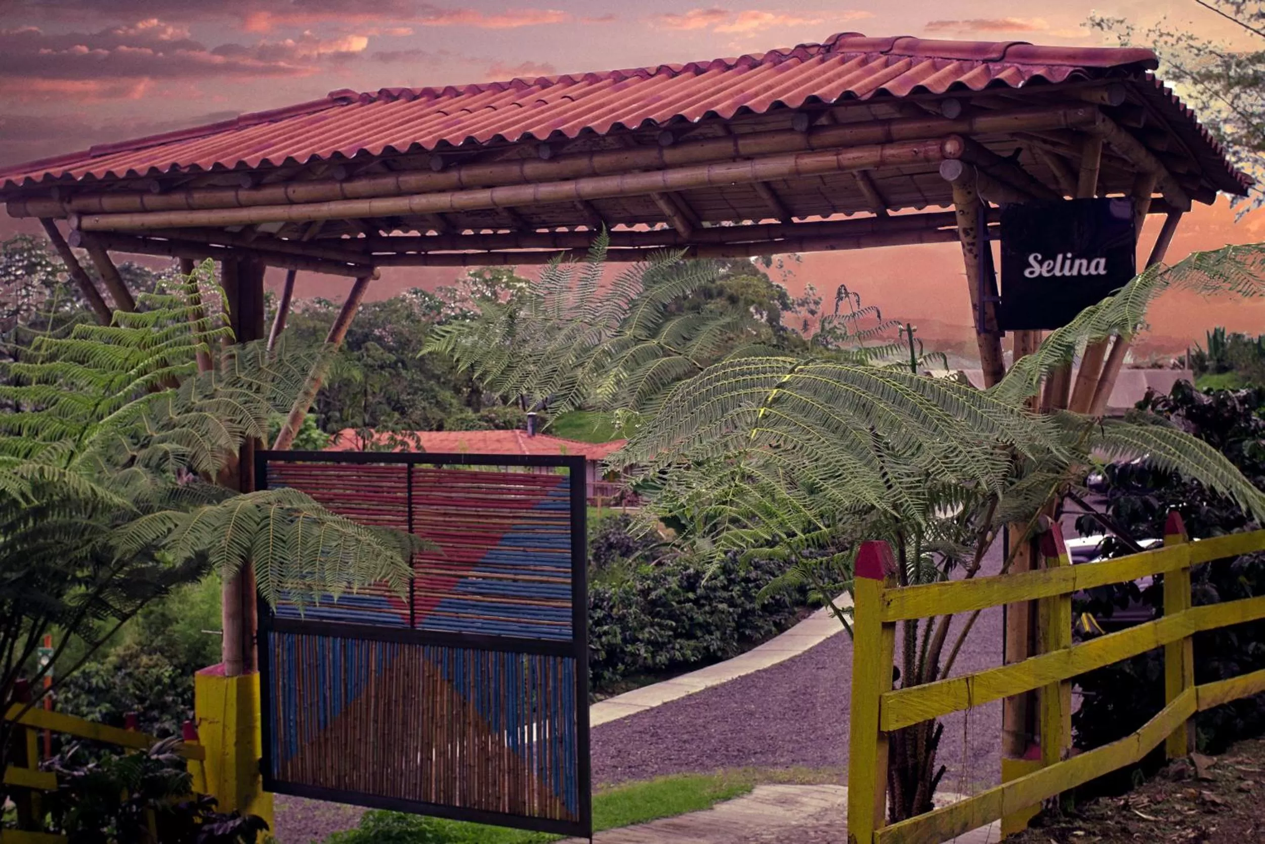 Property building in Los Otobos finca hotel 1