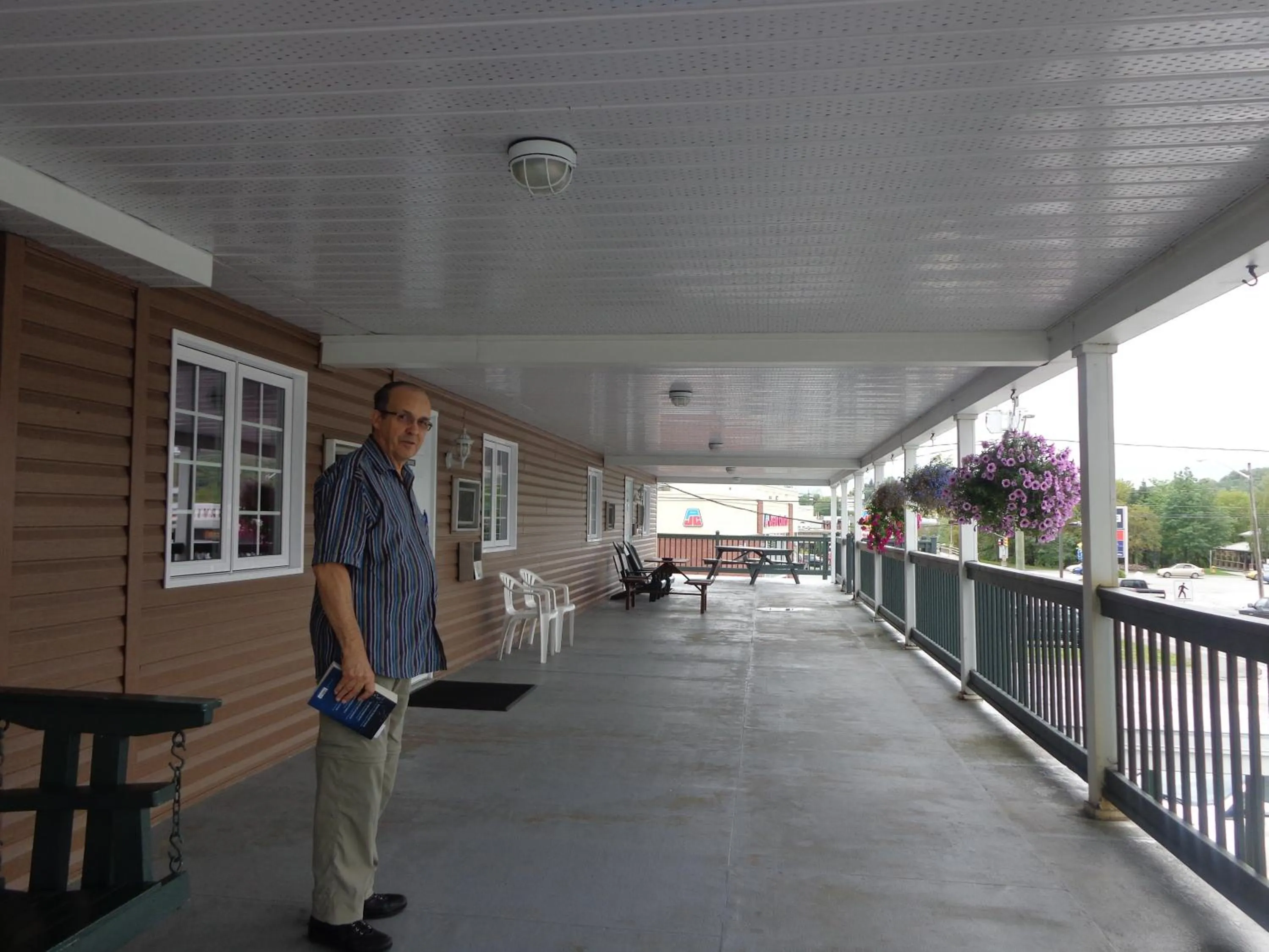 Facade/entrance in Happy Motel