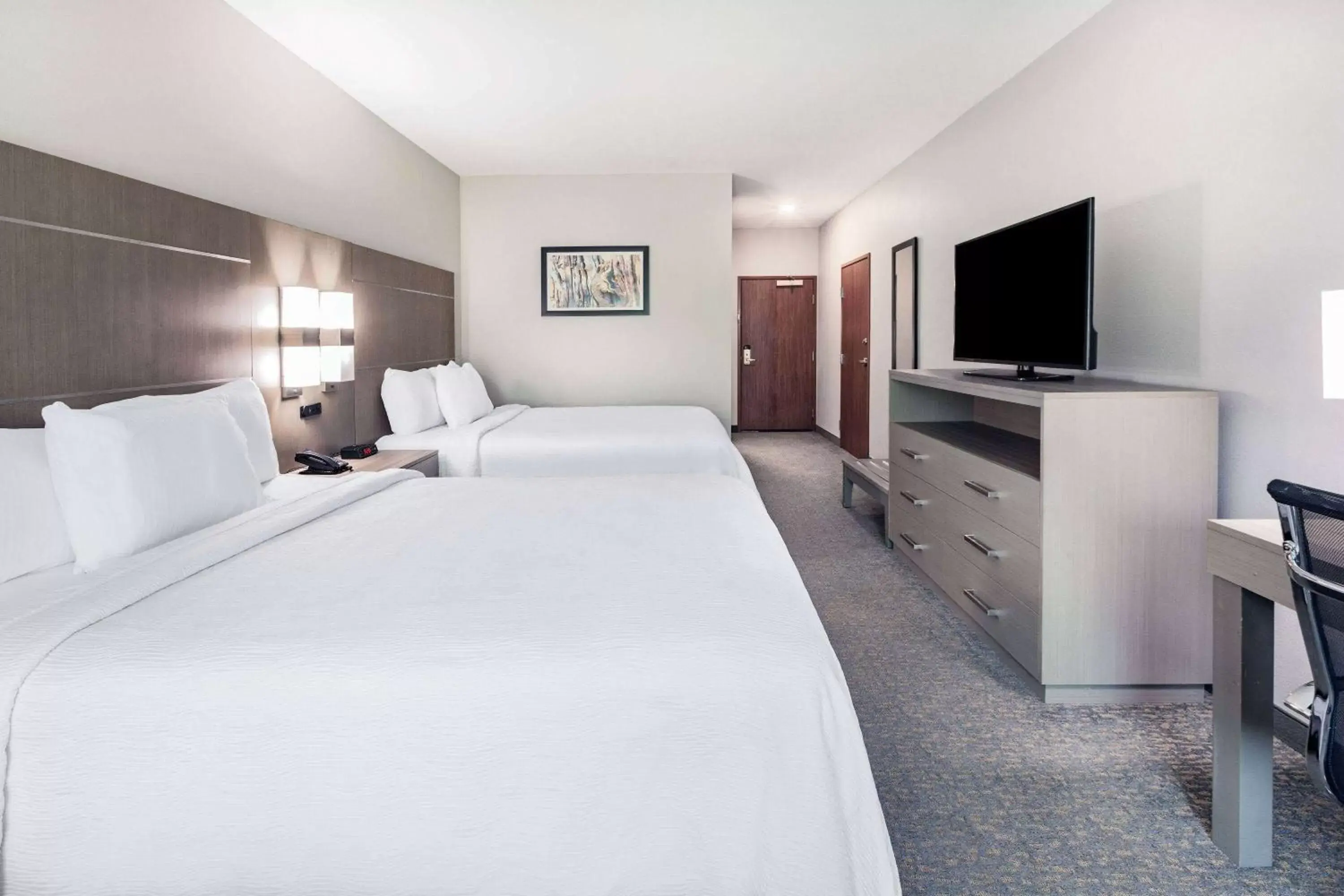 Photo of the whole room, Bed in La Quinta Inn & Suites by Wyndham Jackson-Cape Girardeau Photo of the whole room, Bed in La Quinta Inn & Suites by Wyndham Jackson-Cape Girardeau