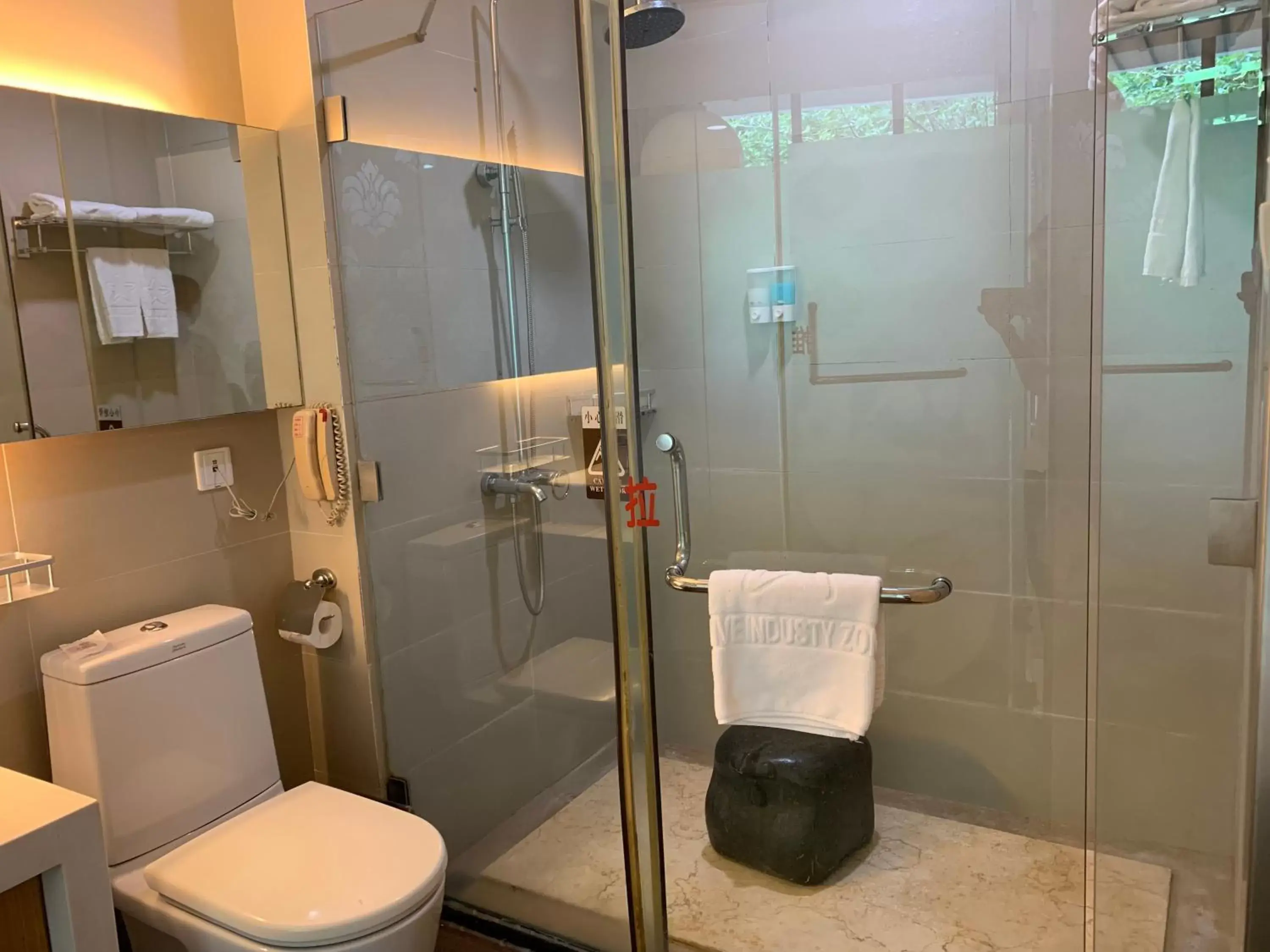 Shower, Bathroom in Guangzhou Fangyuan Hotel