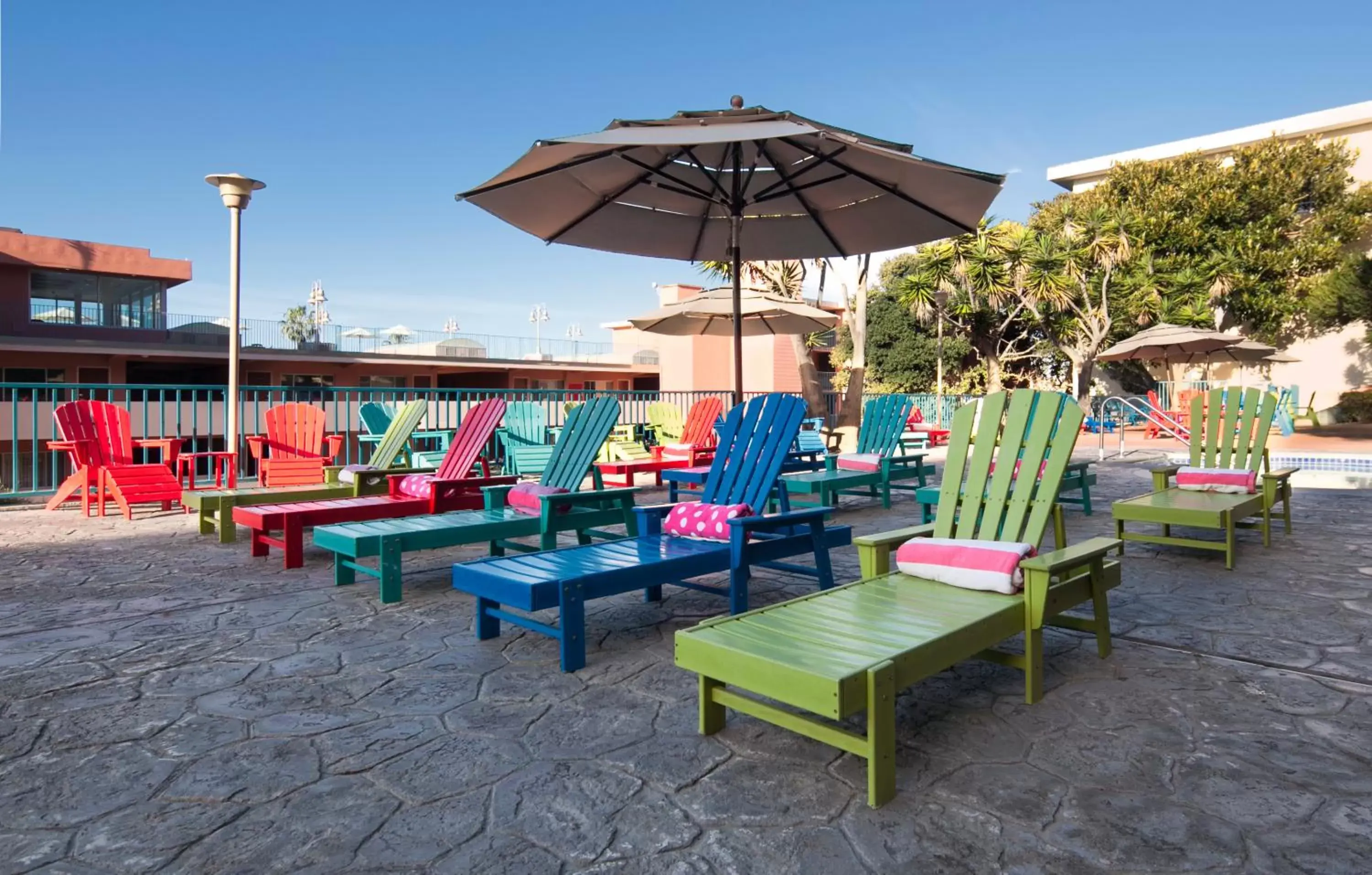 Swimming pool in La Jolla Cove Suites