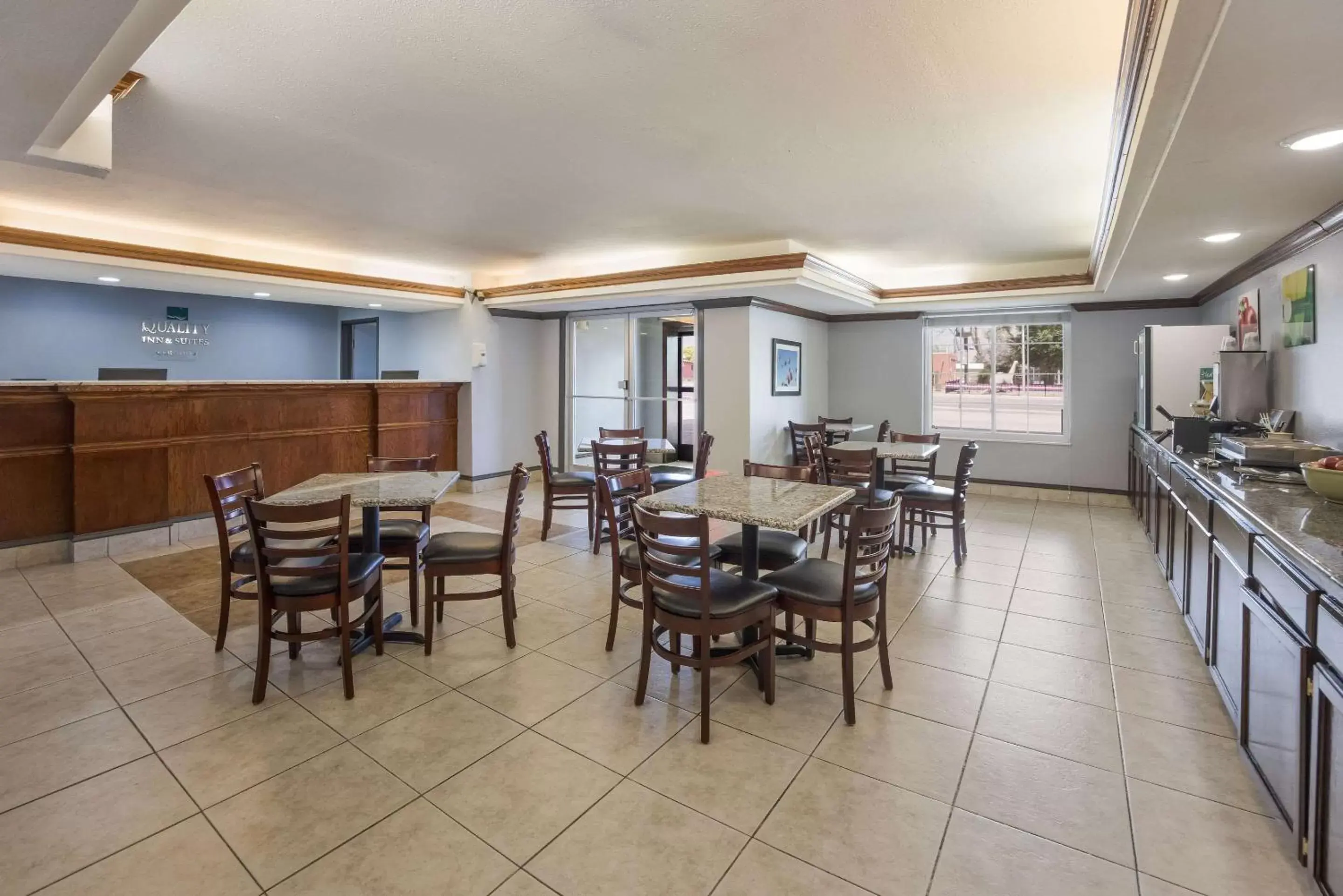 Lobby or reception, Restaurant/Places to Eat in Quality Inn & Suites