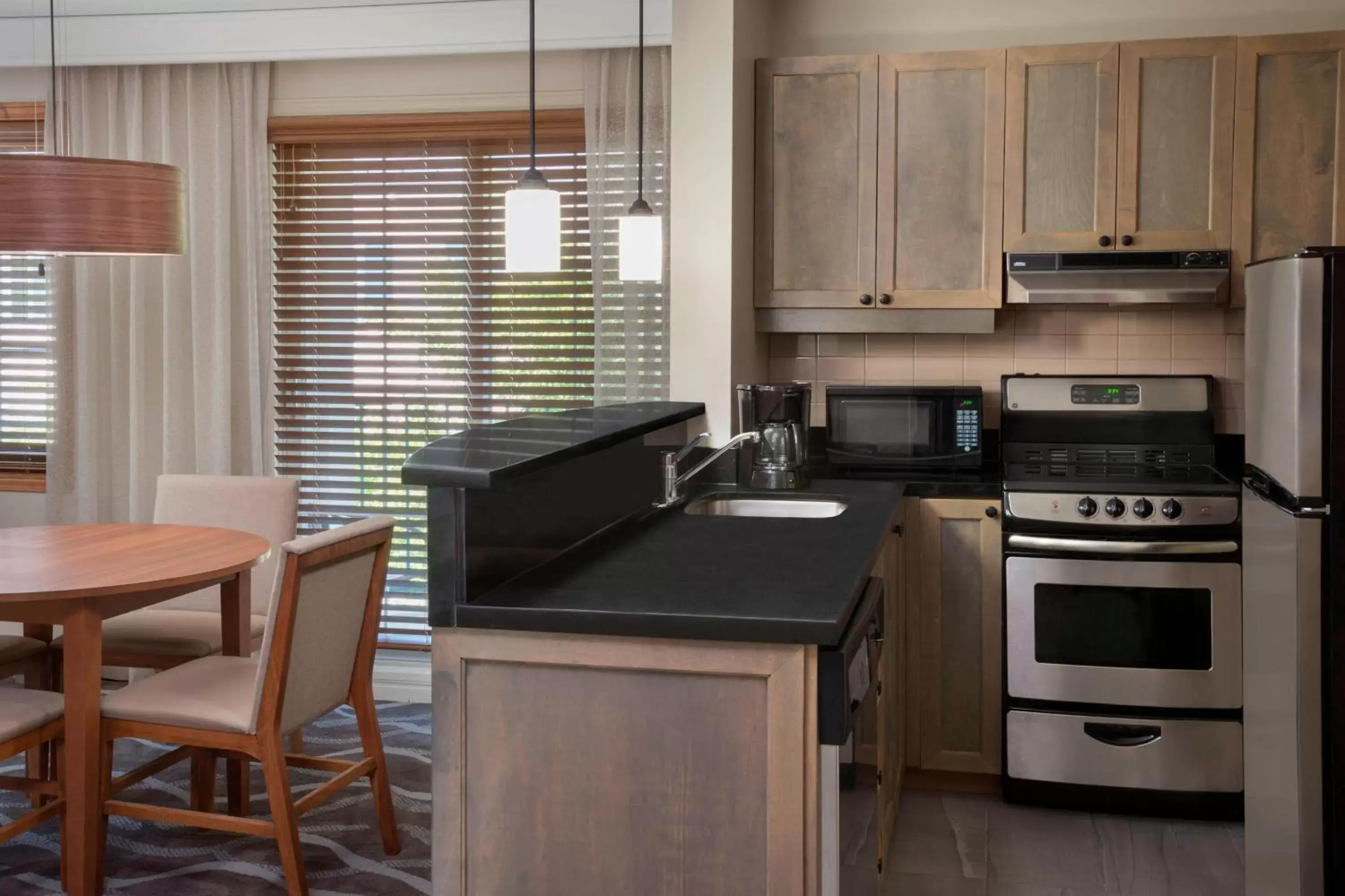 Kitchen or kitchenette, Kitchen/Kitchenette in Residence Inn by Marriott Mont Tremblant Manoir Labelle