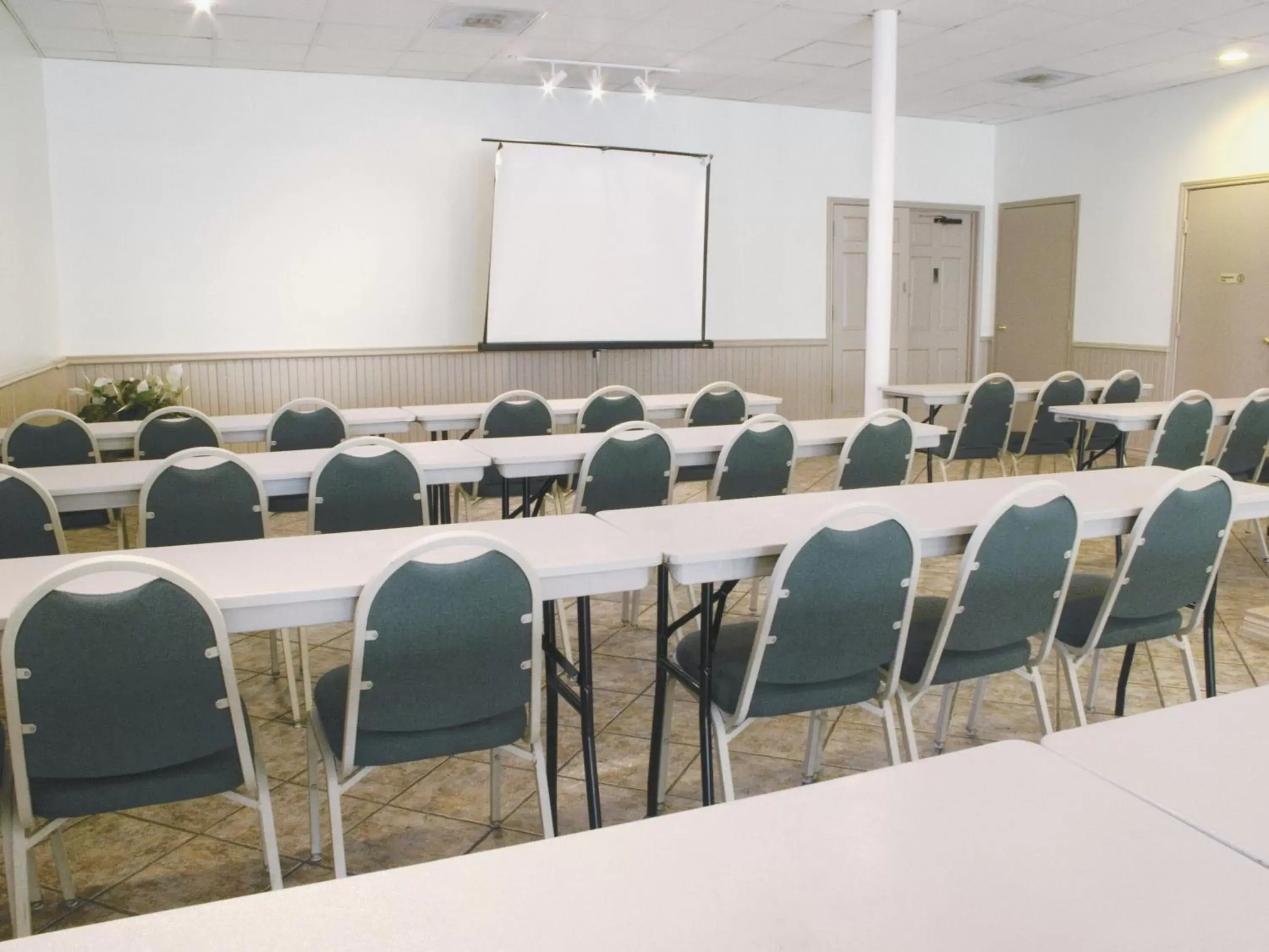 Business Area/Conference Room in Days Inn by Wyndham Georgetown