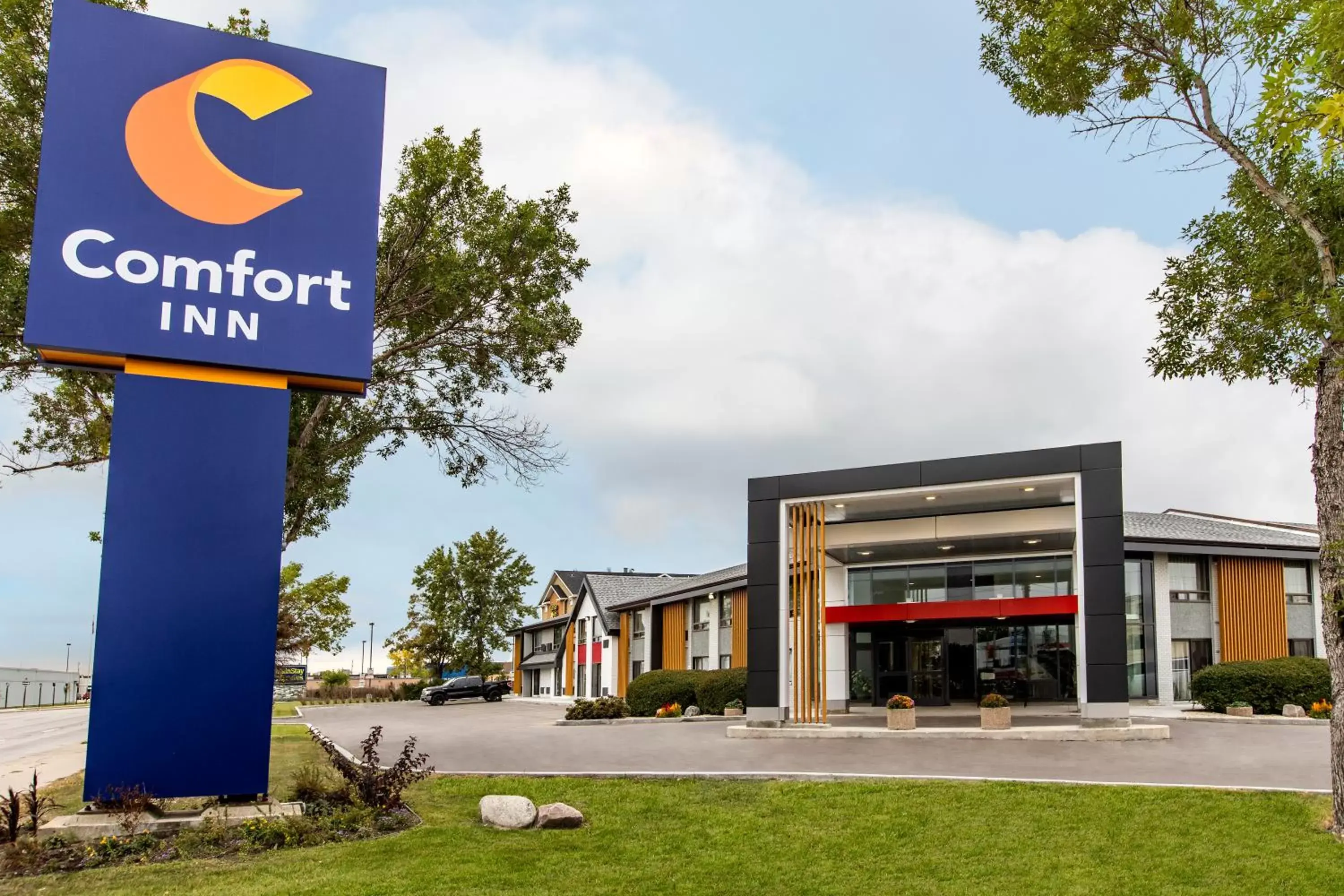 Property Building in Comfort Inn Boucherville