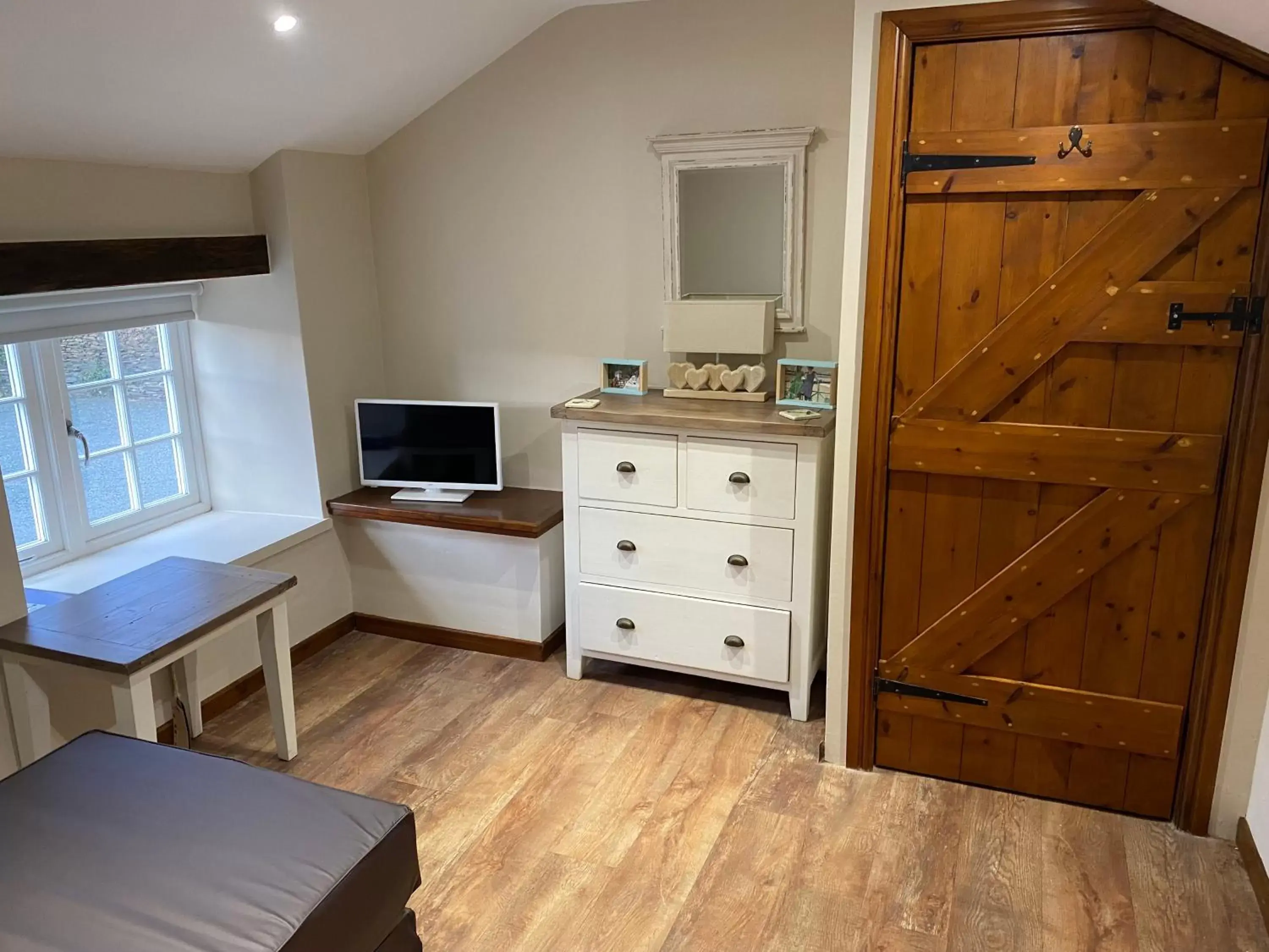 Living room, Bed in Grapes Hotel, Bar & Restaurant Snowdonia Nr Zip World Living room, Bed in Grapes Hotel, Bar & Restaurant Snowdonia Nr Zip World