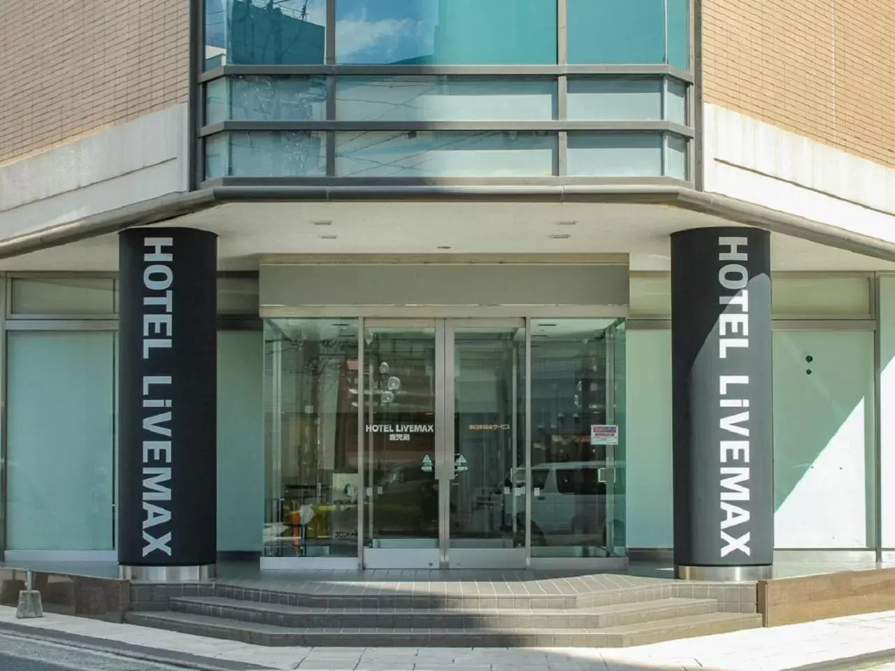 Facade/entrance in HOTEL LiVEMAX BUDGET Kagoshima Facade/entrance in HOTEL LiVEMAX BUDGET Kagoshima