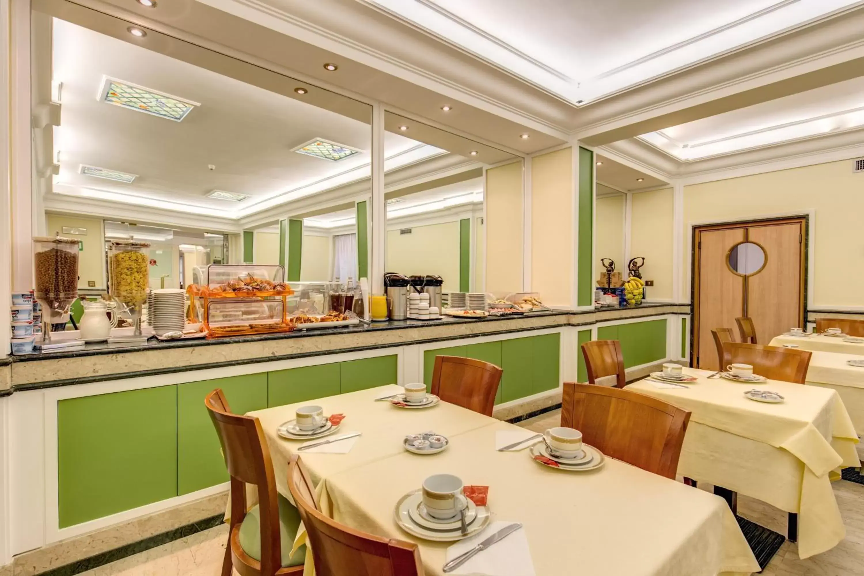 Breakfast, Restaurant/Places to Eat in Hotel Igea
