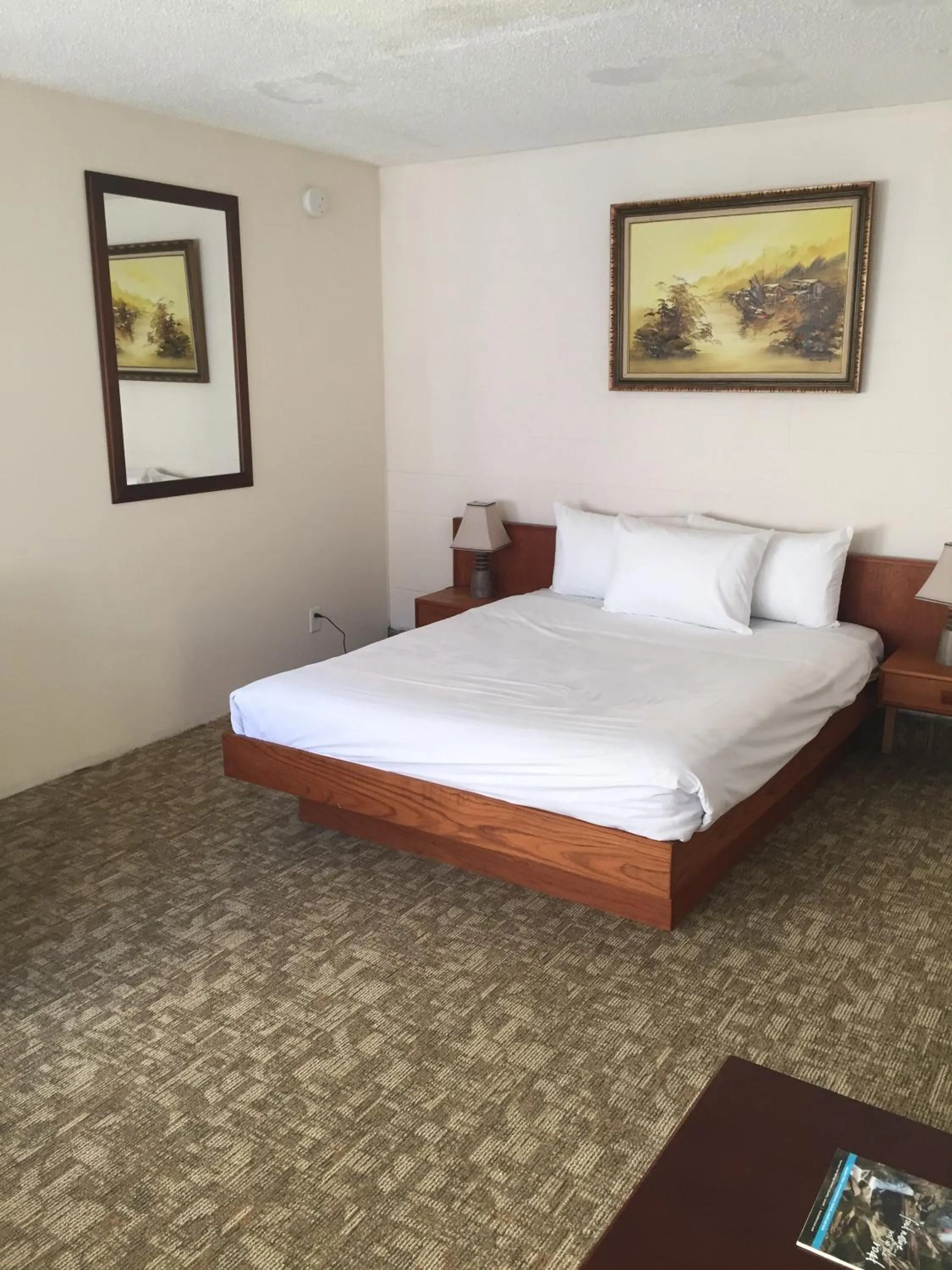 Bed in Spring Villa Hotel