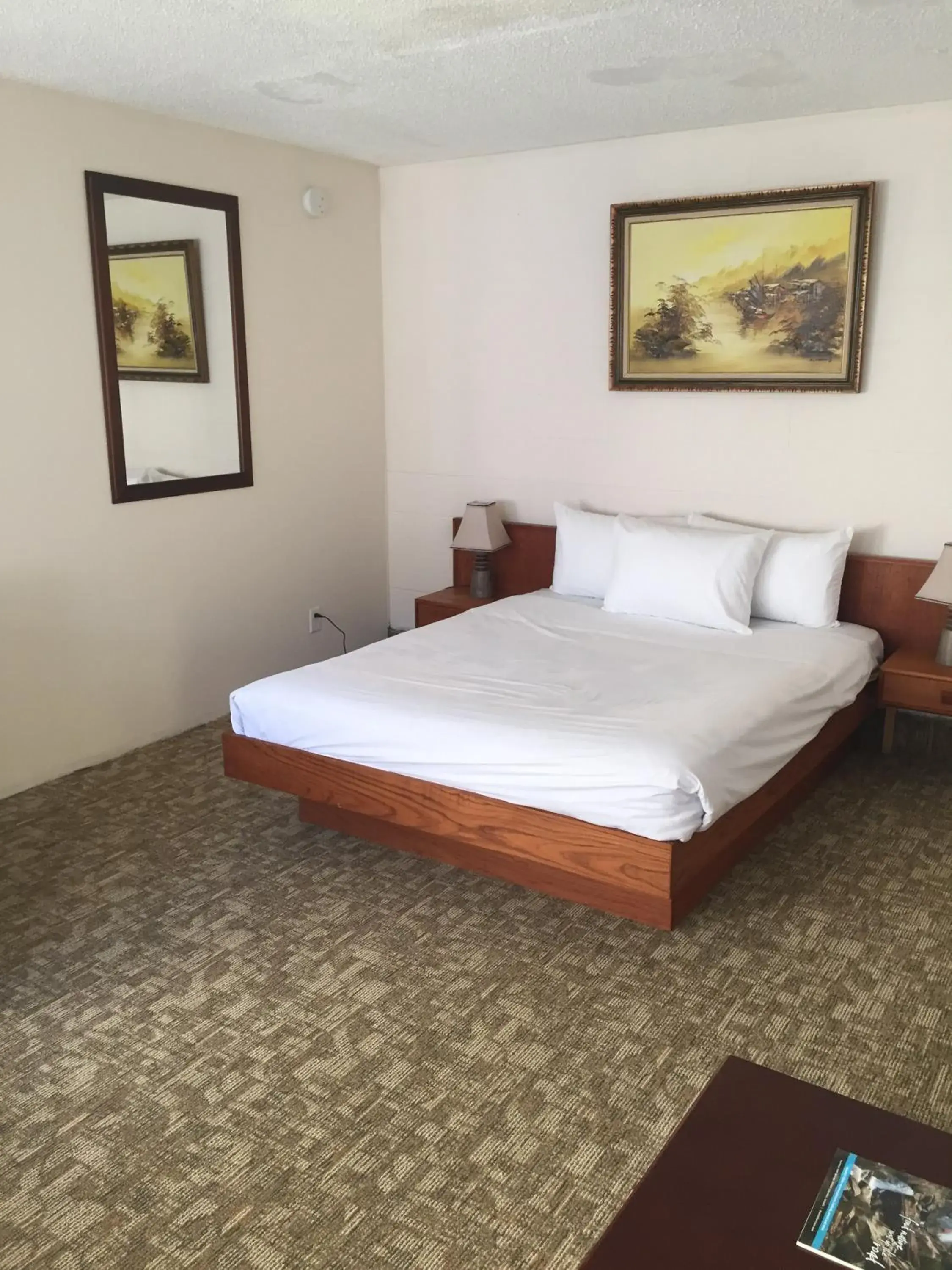 Bed in Spring Villa Hotel