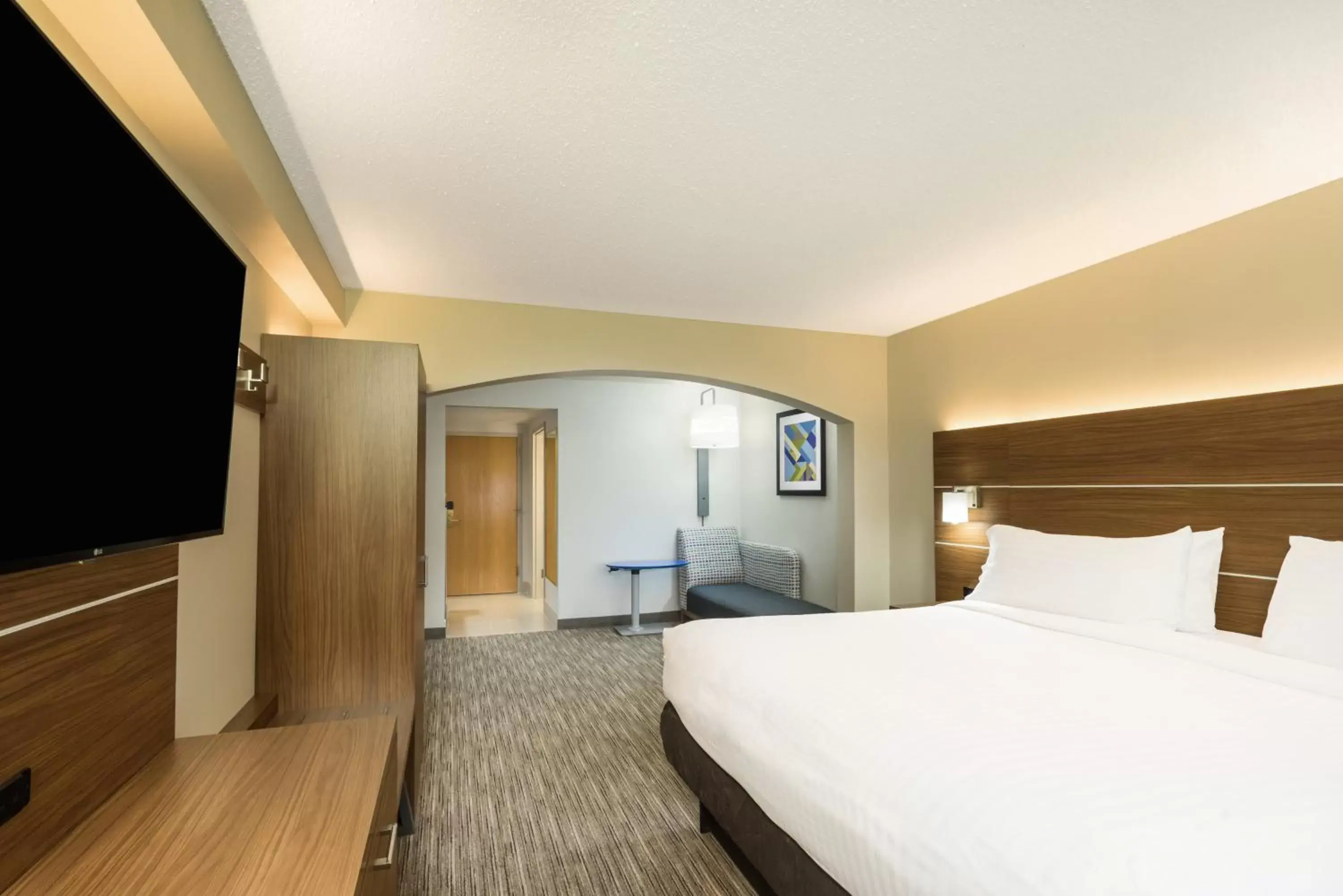 Photo of the whole room, Bed in Holiday Inn Express Hotel & Suites Louisville East, an IHG Hotel