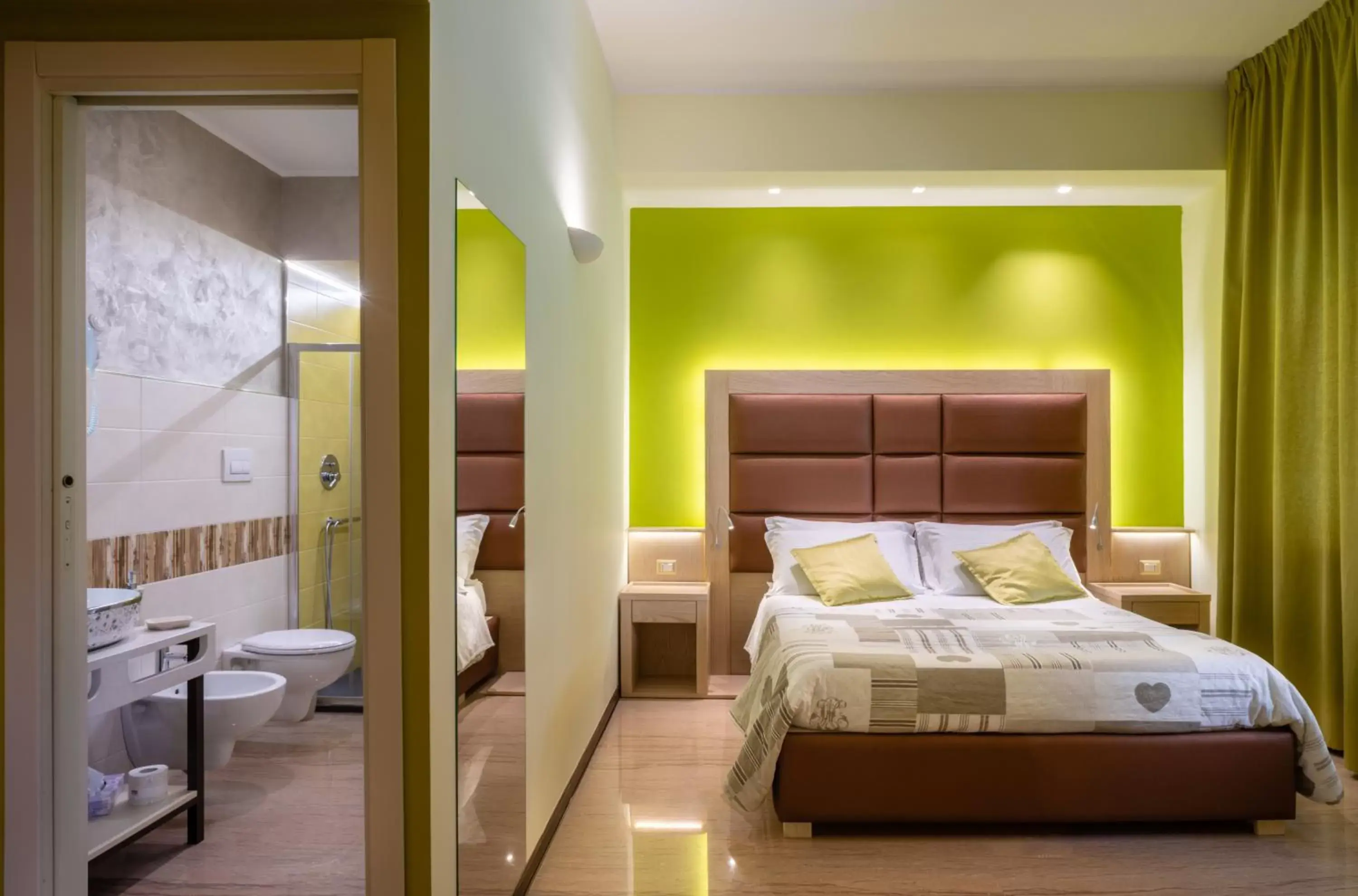 Bathroom, Bed in Villa Domus Salento Suites & Rooms con parcheggio privato in loco