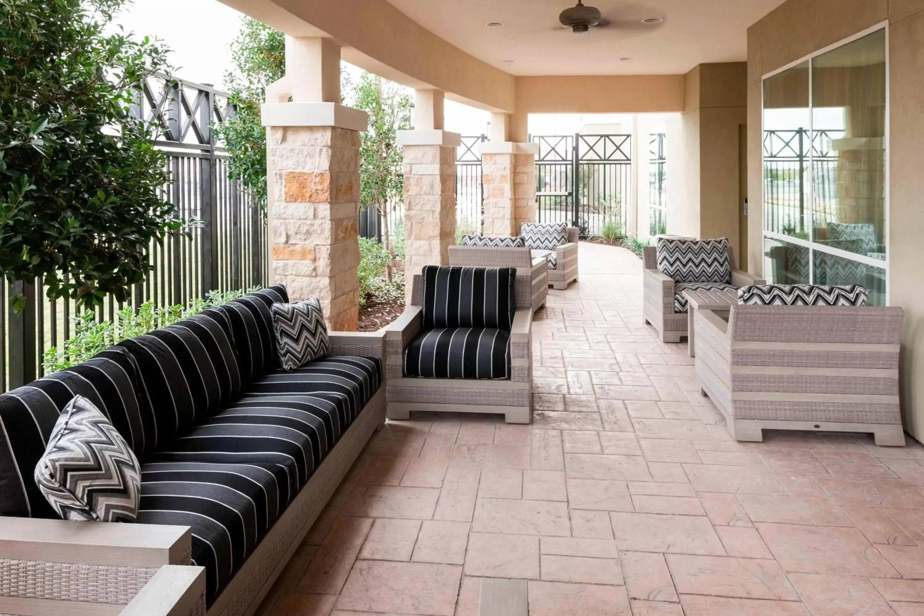 Property building, Seating Area in Courtyard by Marriott Dallas Plano/Richardson