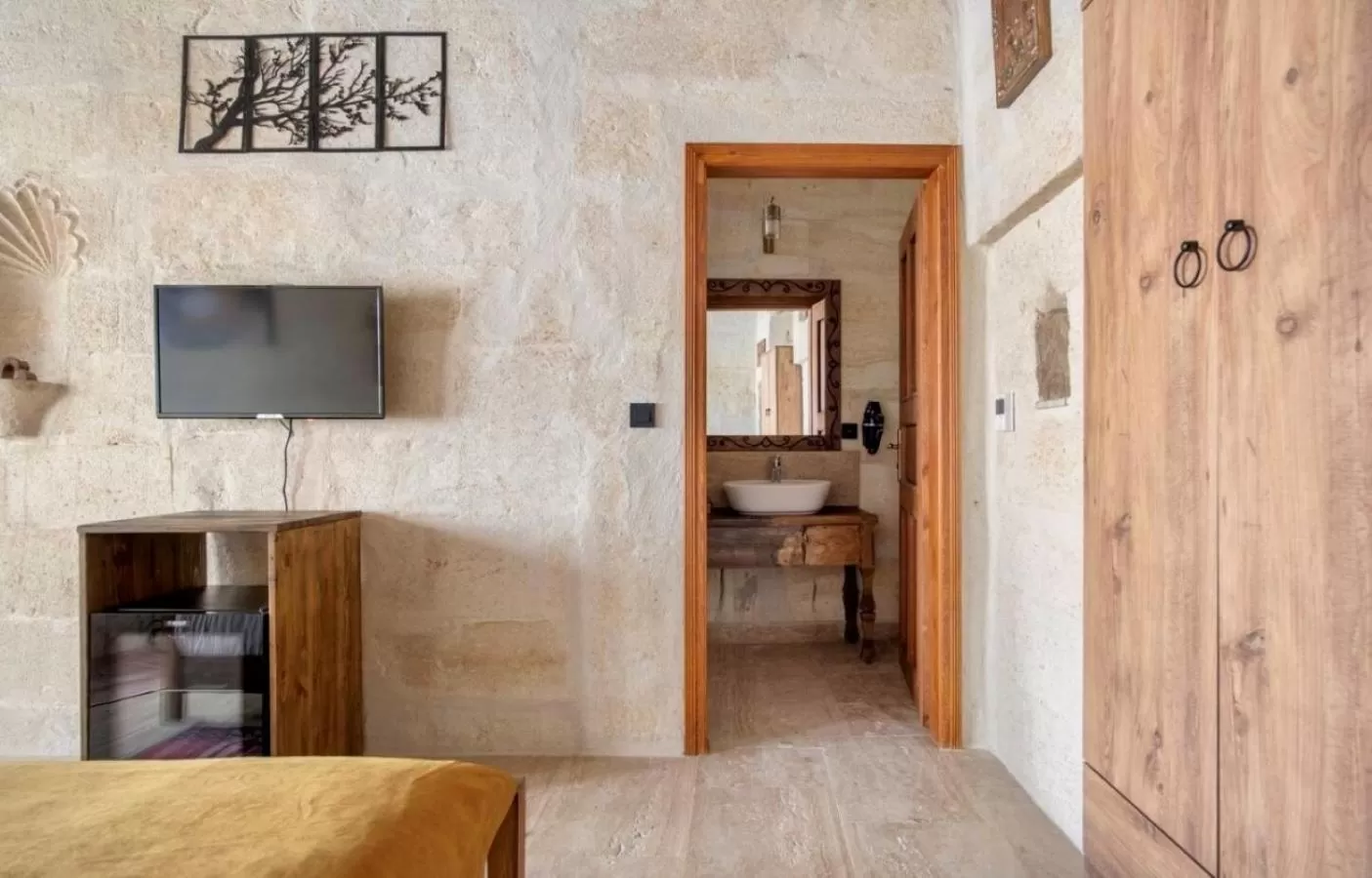 TV and multimedia in Uzay Cave Suite Hotel