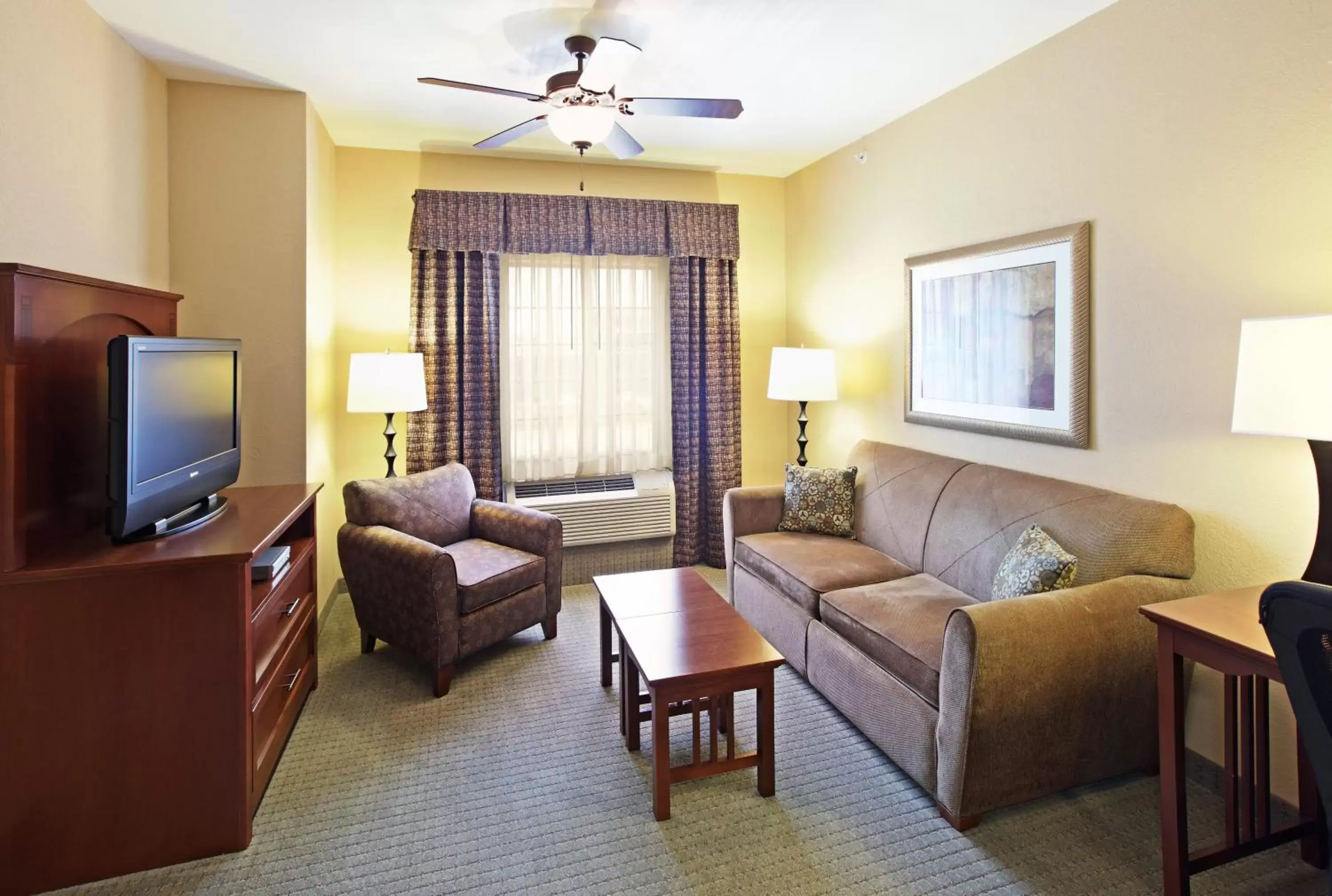 Photo of the whole room, Seating Area in Staybridge Suites Rogers - Bentonville, an IHG Hotel