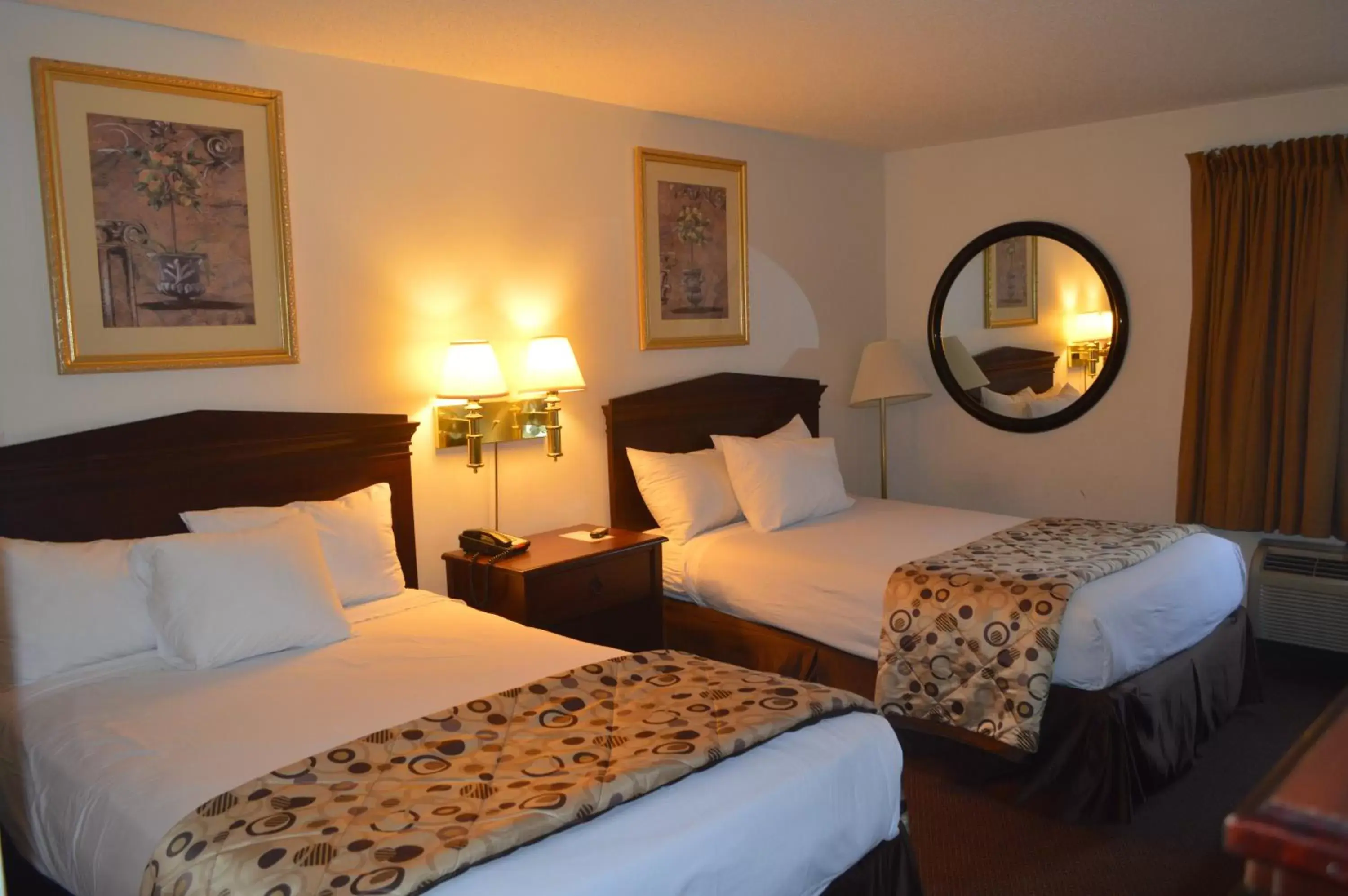 Photo of the whole room, Bed in American Elite Inn