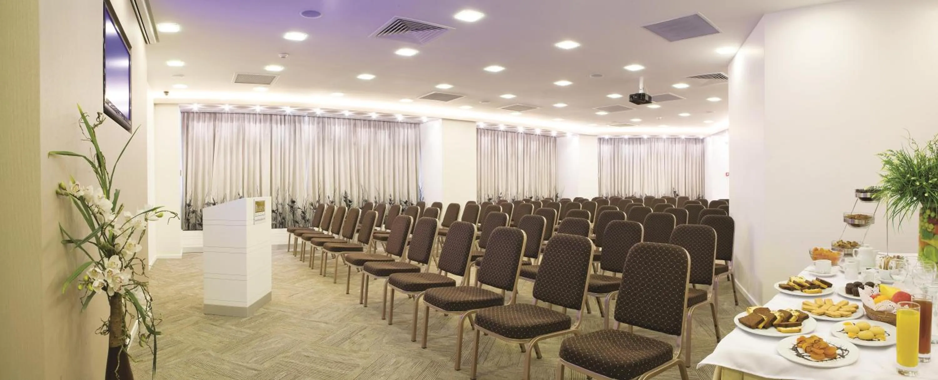 Business facilities in Blanca Hotel