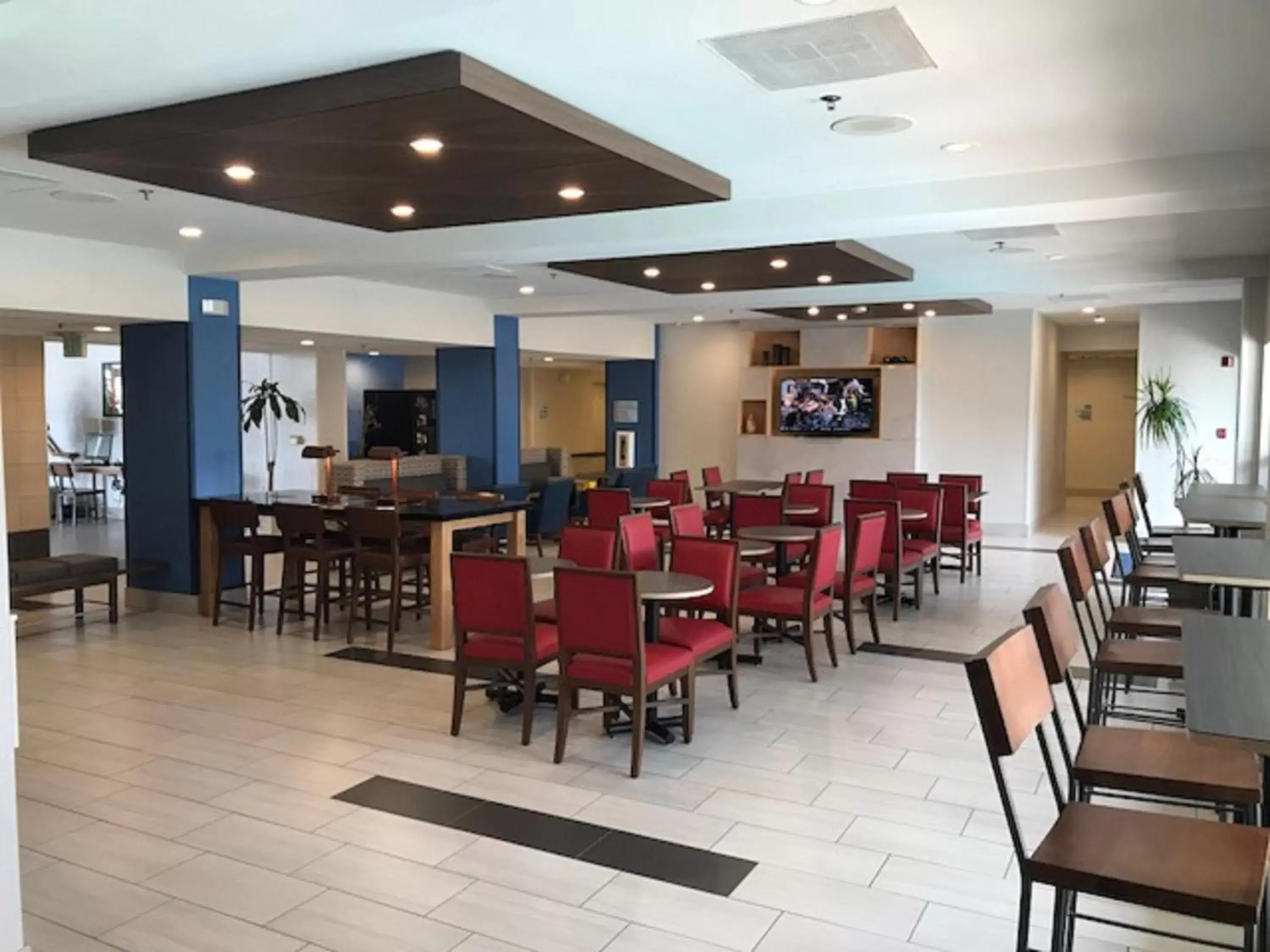 Breakfast, Restaurant/Places to Eat in Holiday Inn Express & Suites Tracy, an IHG Hotel