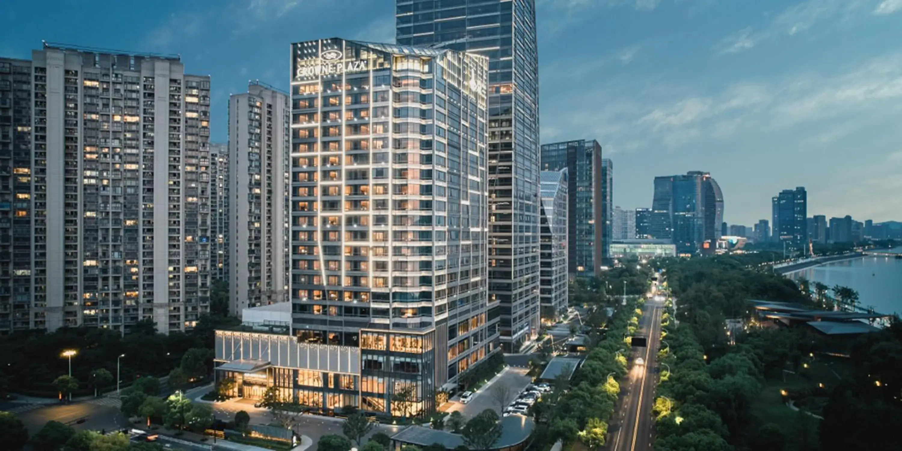 Property building in Crowne Plaza Hangzhou Riverside by IHG Property building in Crowne Plaza Hangzhou Riverside by IHG