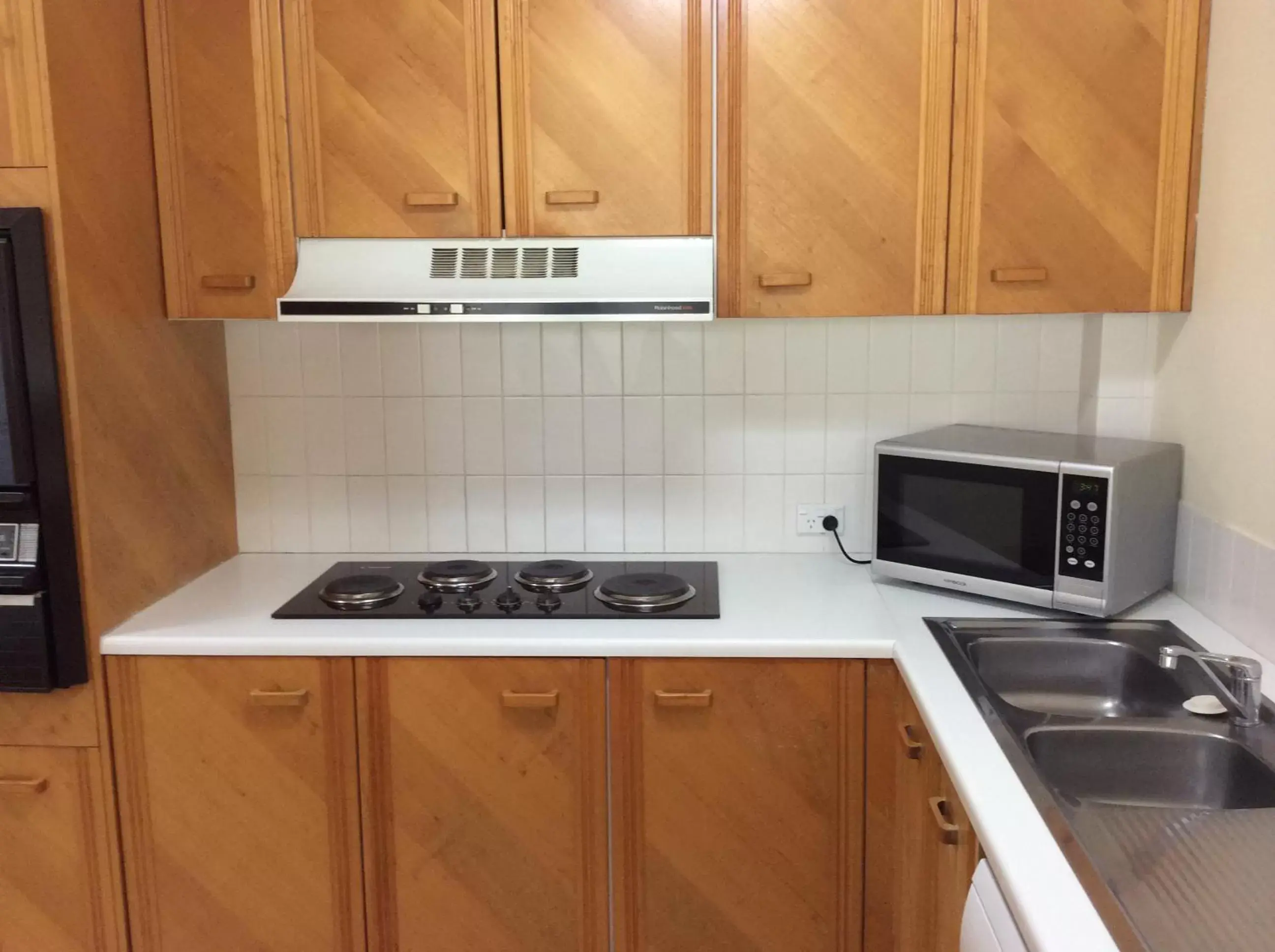 Kitchen or kitchenette, Kitchen/Kitchenette in Kirribilli Apartments