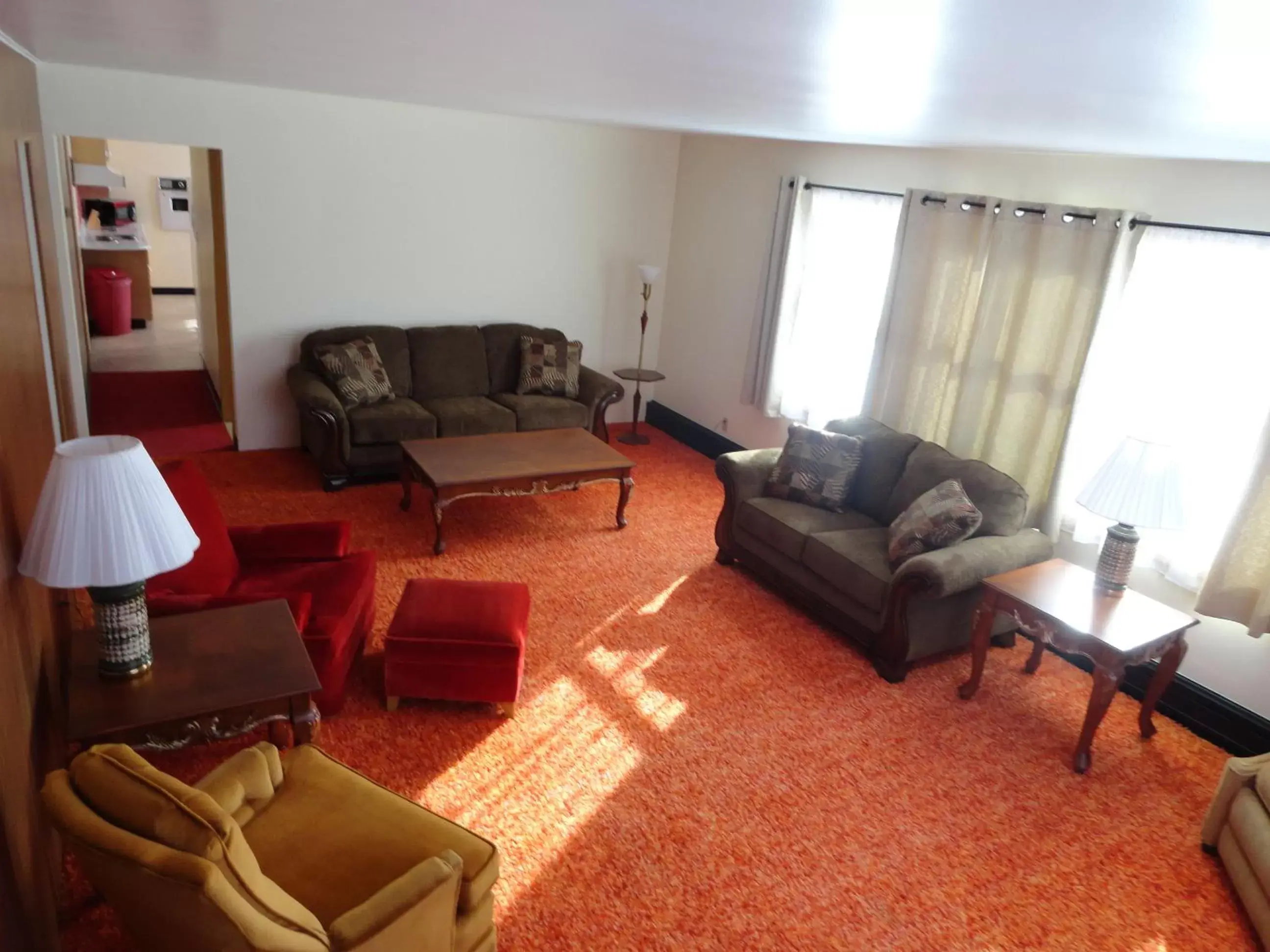 Photo of the whole room, Seating Area in Cedars Motel