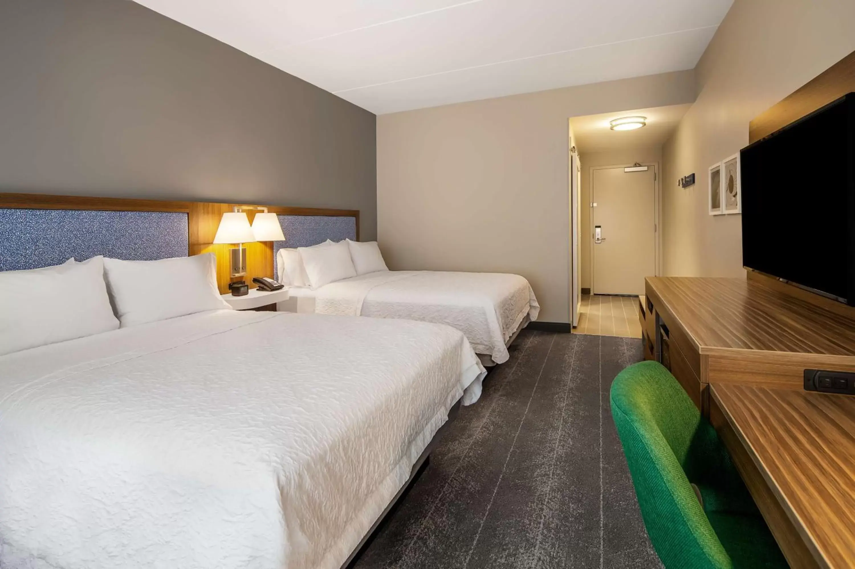 Bedroom, Bed in Hampton Inn & Suites Raleigh Midtown, NC