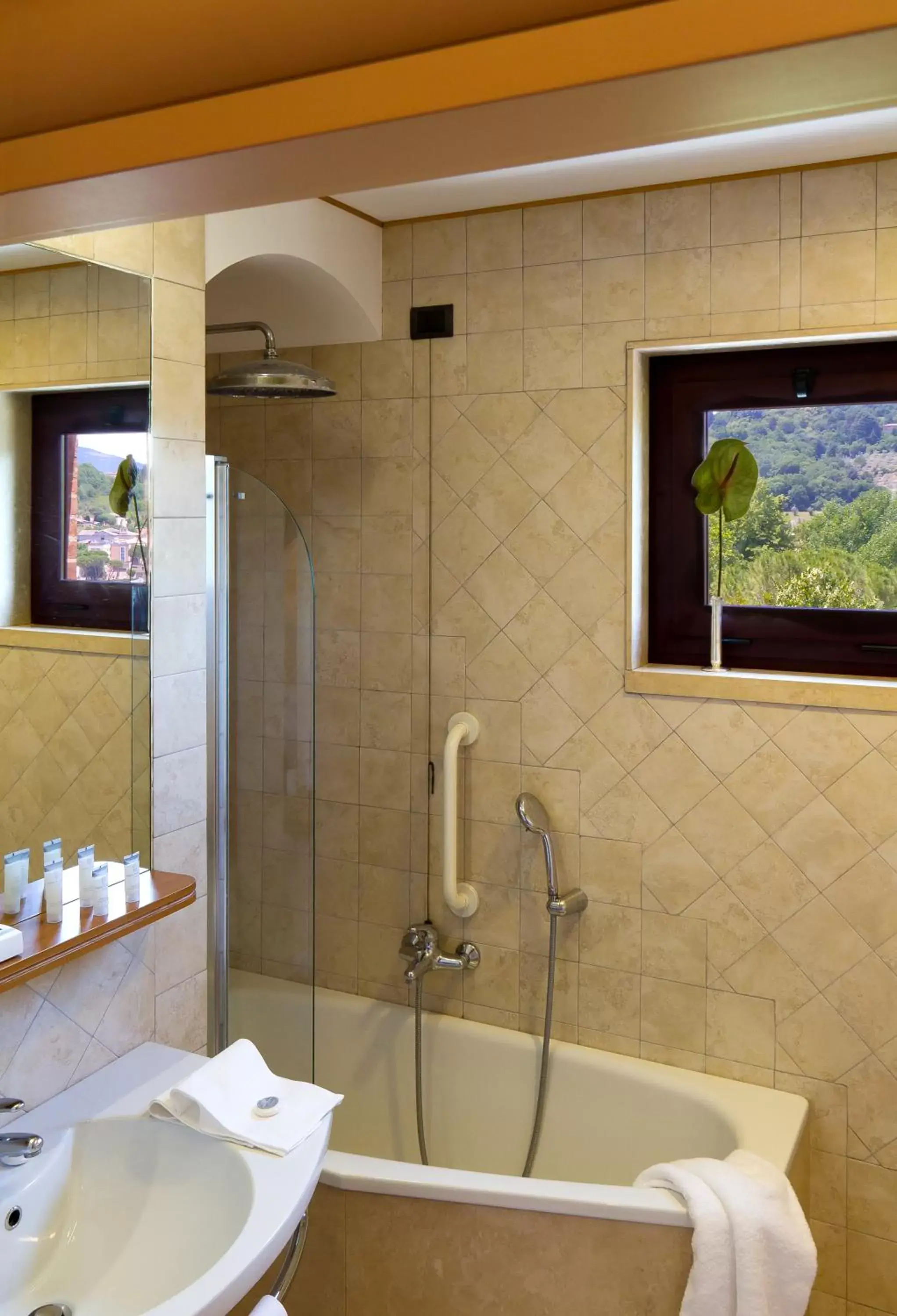 Bathroom in Hotel dei Duchi