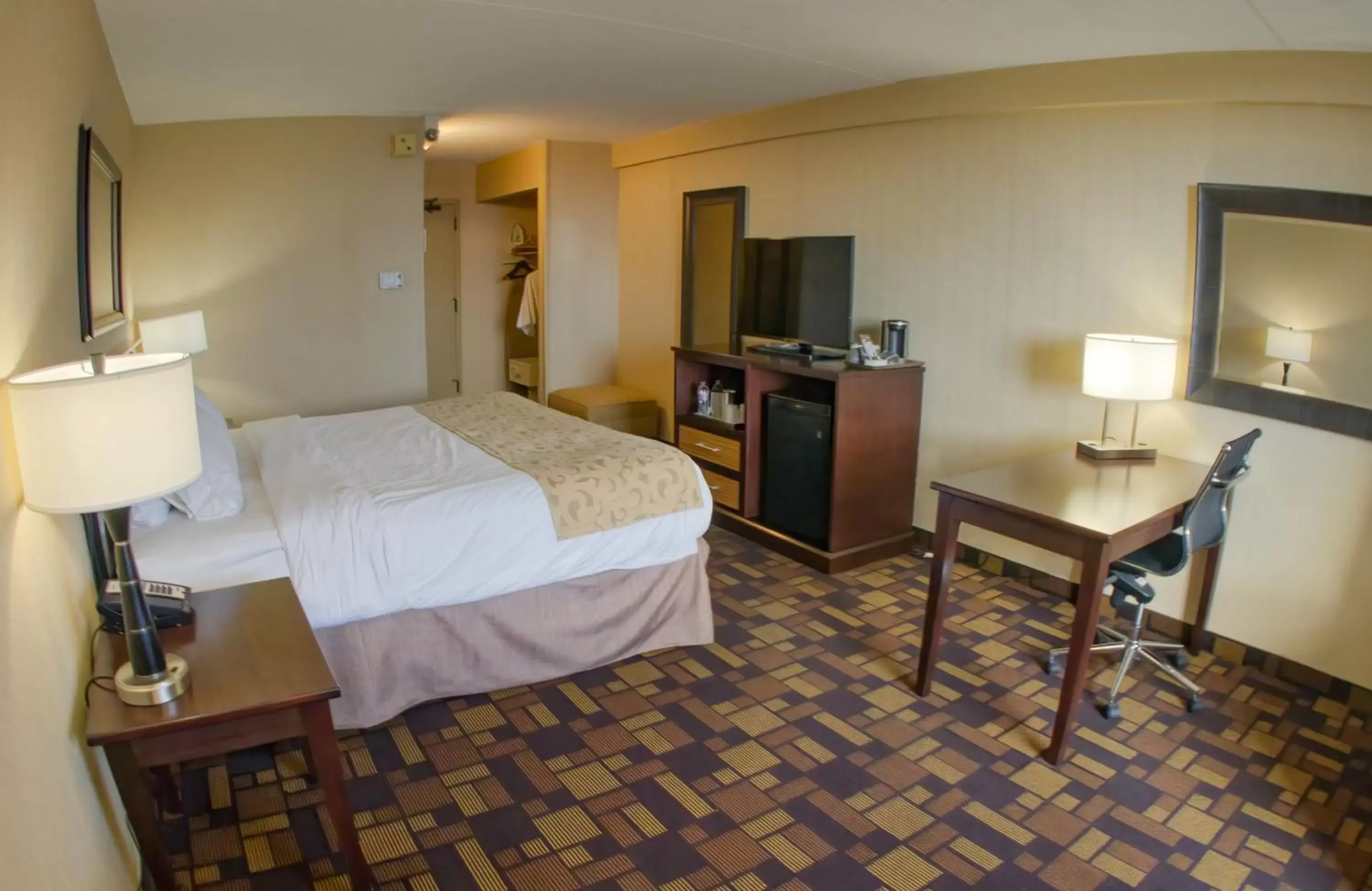 Photo of the whole room, TV/Entertainment Center in Radisson Hotel Milwaukee West