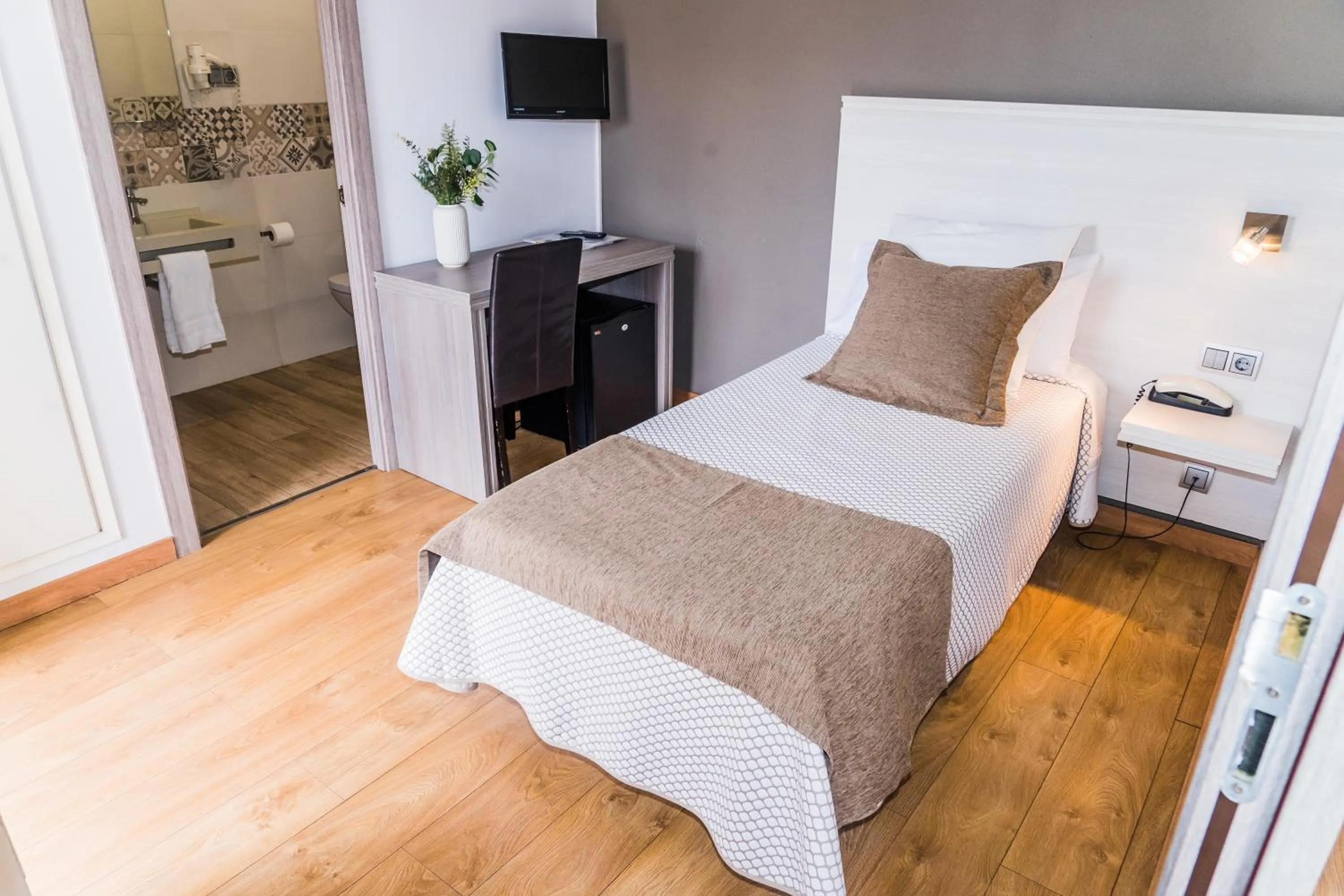 Photo of the whole room, Bed in Hotel Planas