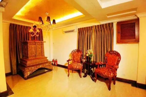 Seating area in Union Square Hotel