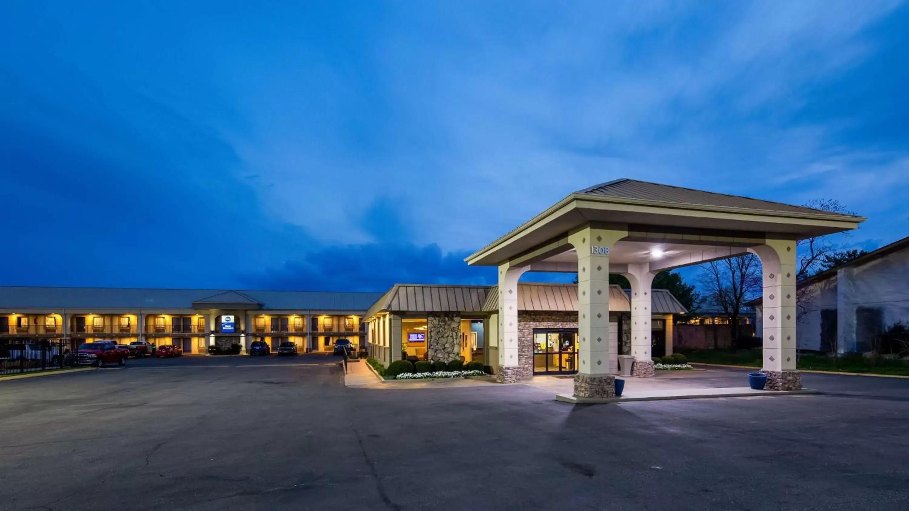 Property Building in Best Western Franklin