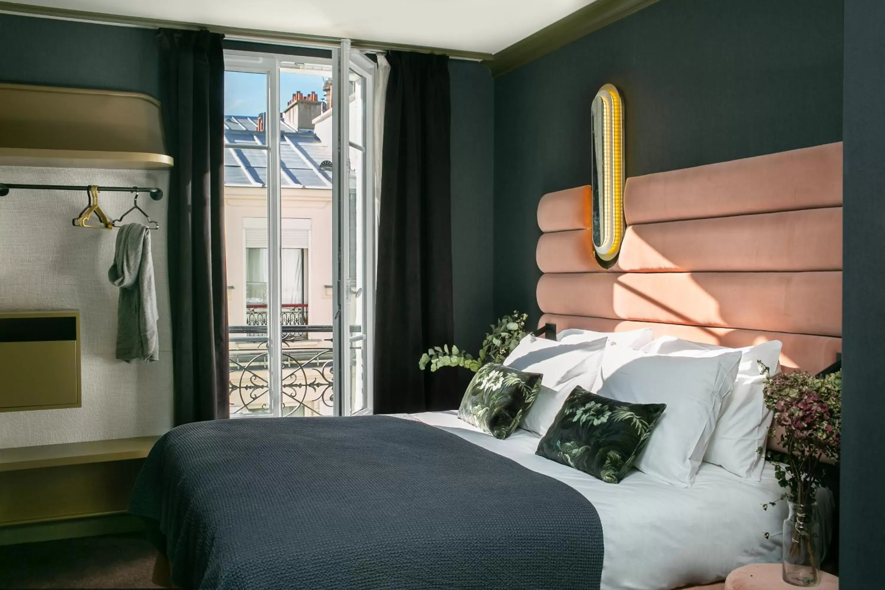 Bedroom, Bed in La Planque Hotel