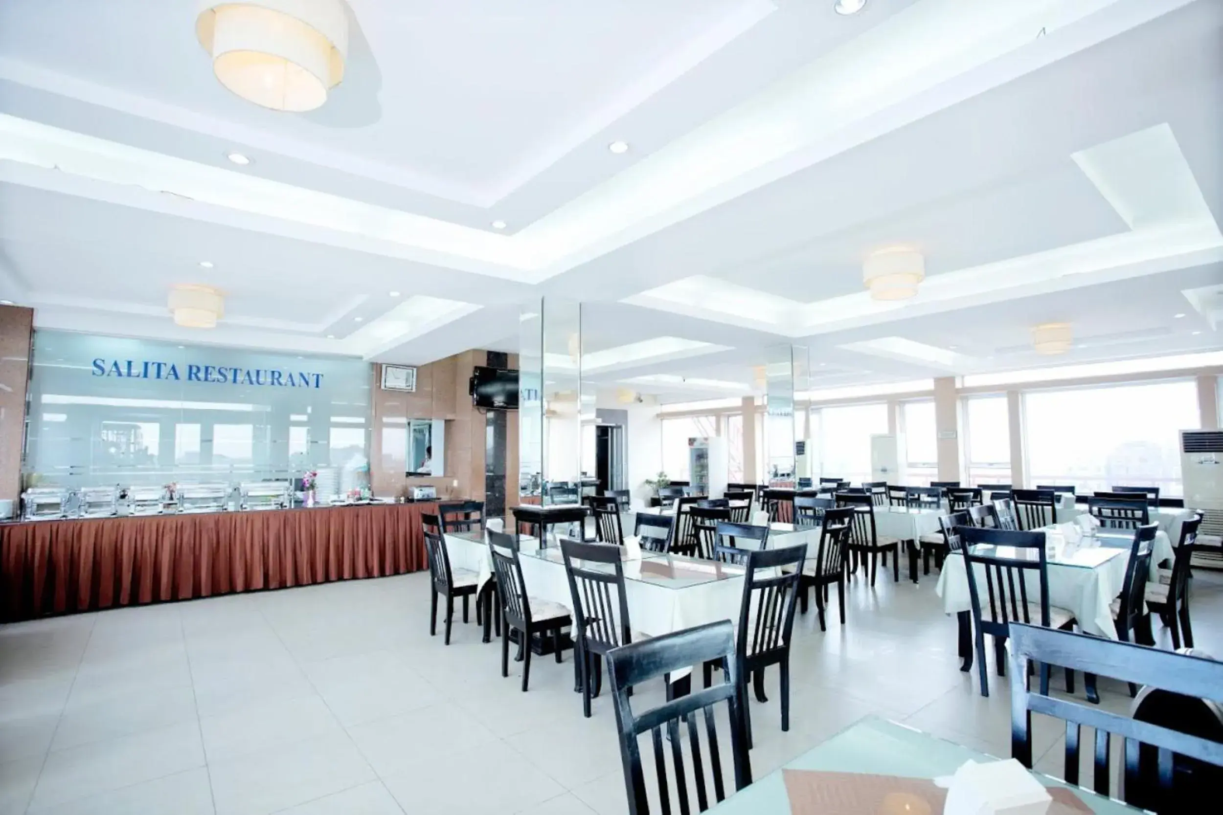 Restaurant/Places to Eat in Salita Hotel