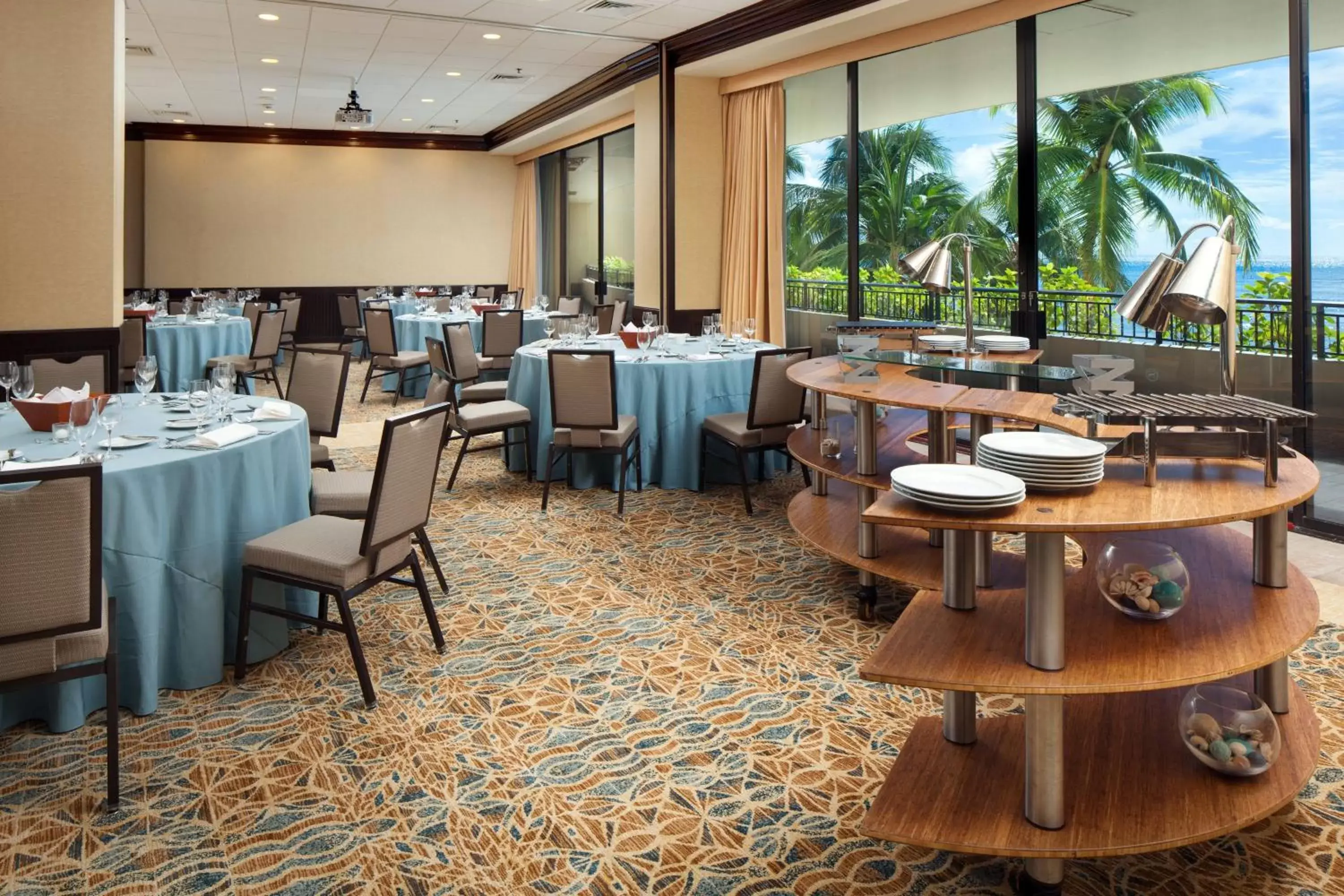 Meeting/conference room, Restaurant/Places to Eat in Sheraton Waikiki