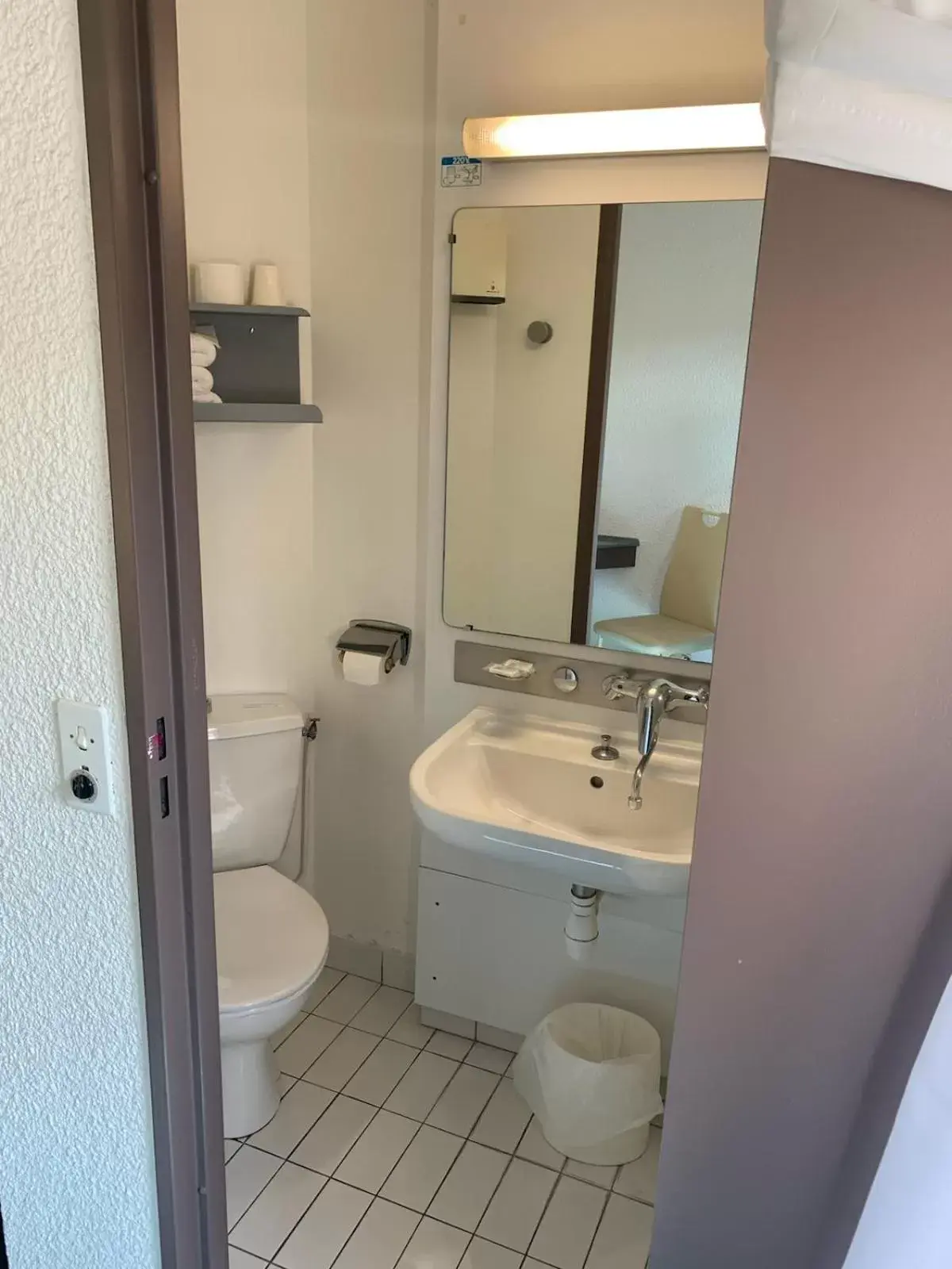 Bathroom in HOTEL LES GENS DE MER EGG HOTEL Dieppe