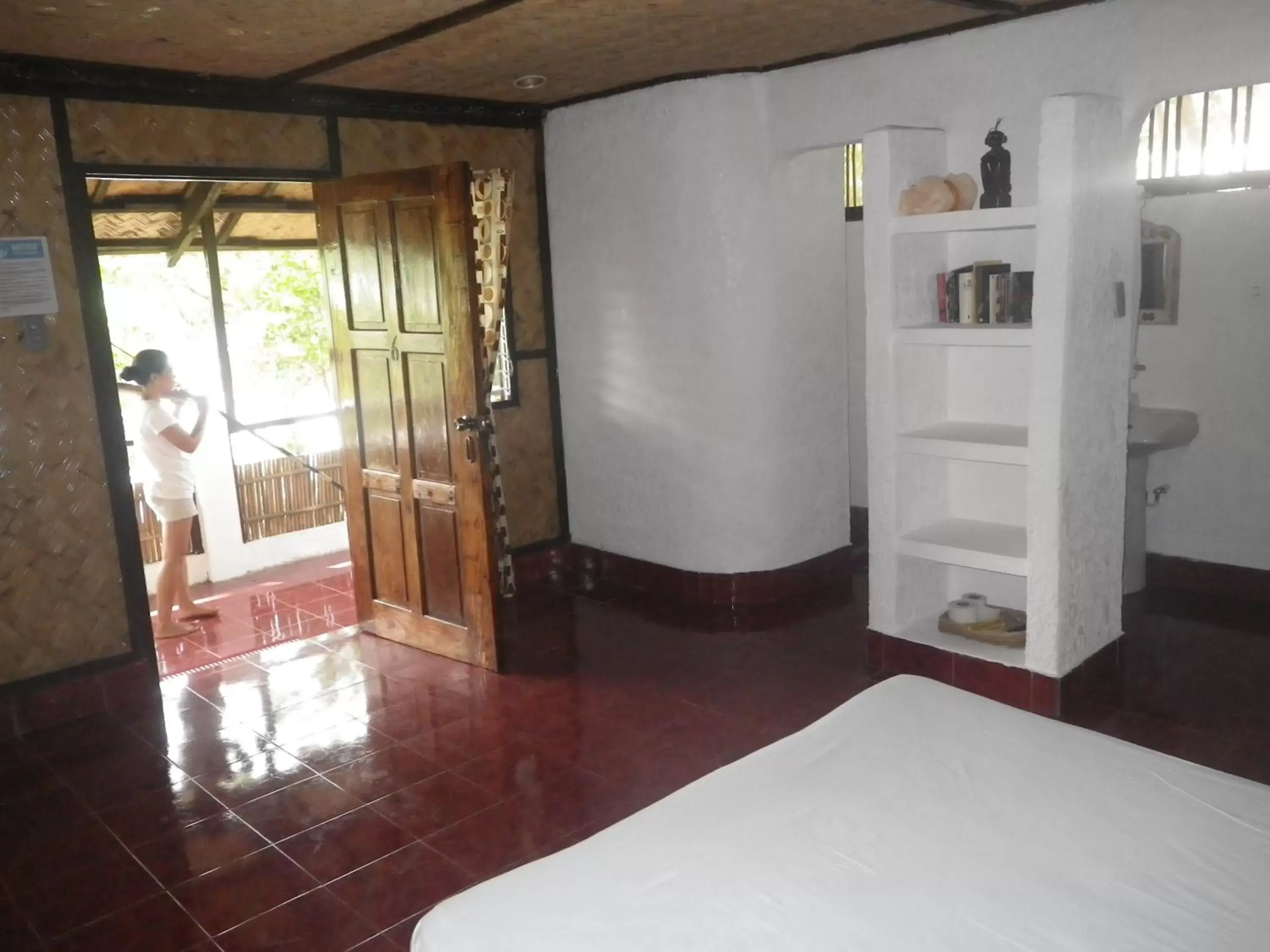 Photo of the whole room, Bed in Discovery Island Resort