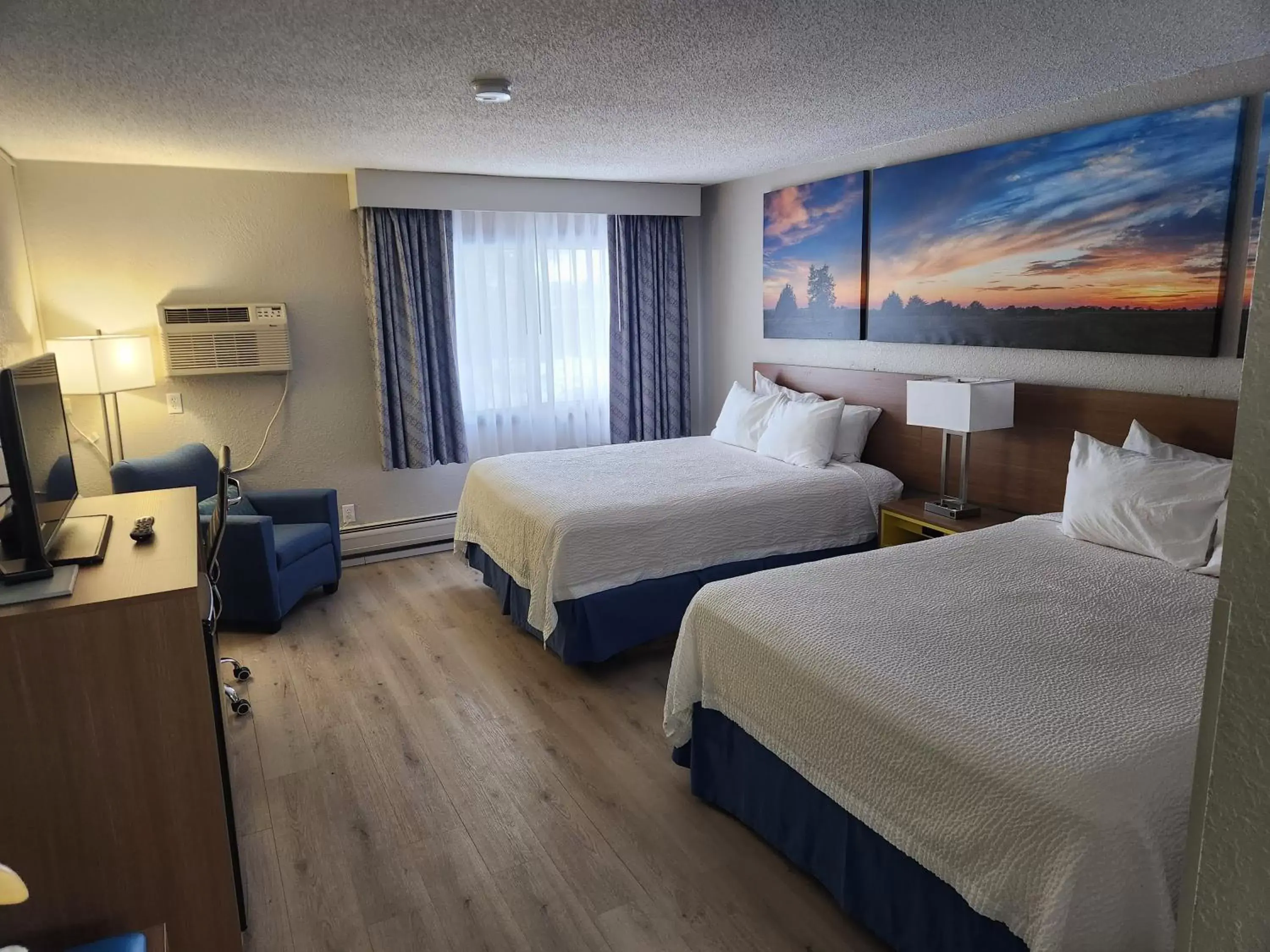 Bedroom, Bed in Days Inn by Wyndham Sioux Falls Airport