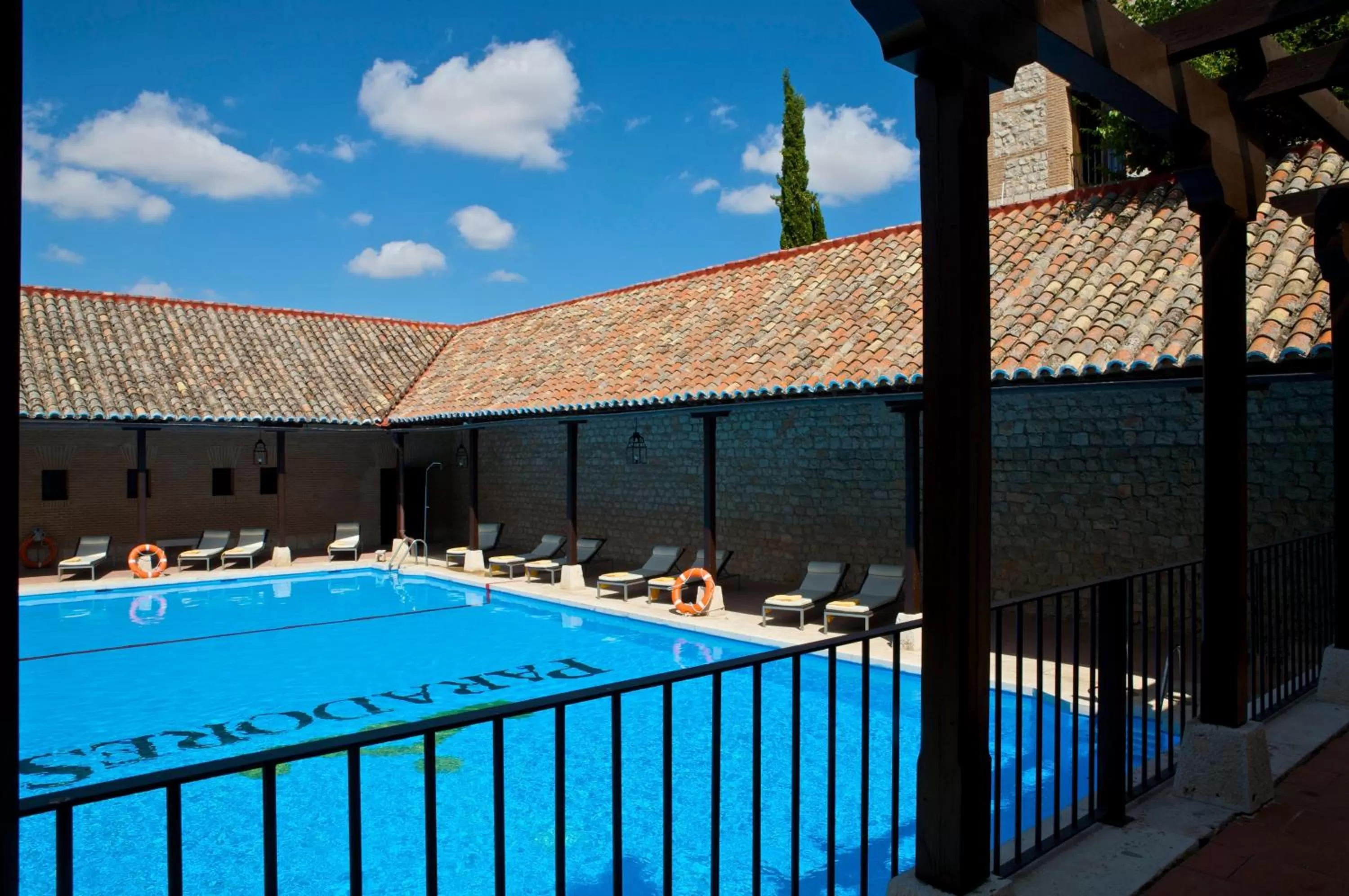 Swimming pool in Parador de Chinchón